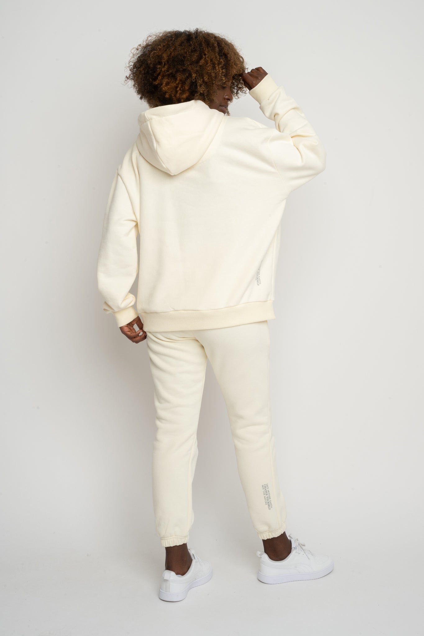 BLUZA Z KAPTUREM ECRU - MOHELI
