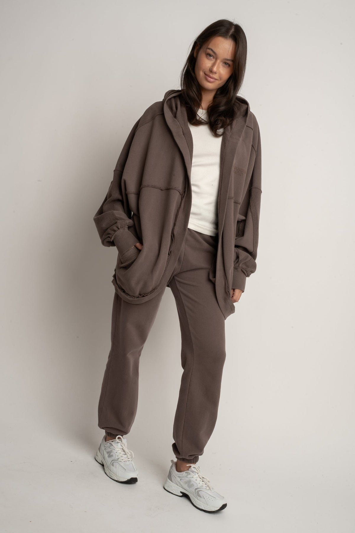 BLUZA Z EFEKTEM WASHED CIEMNOBRĄZOWA - LUND