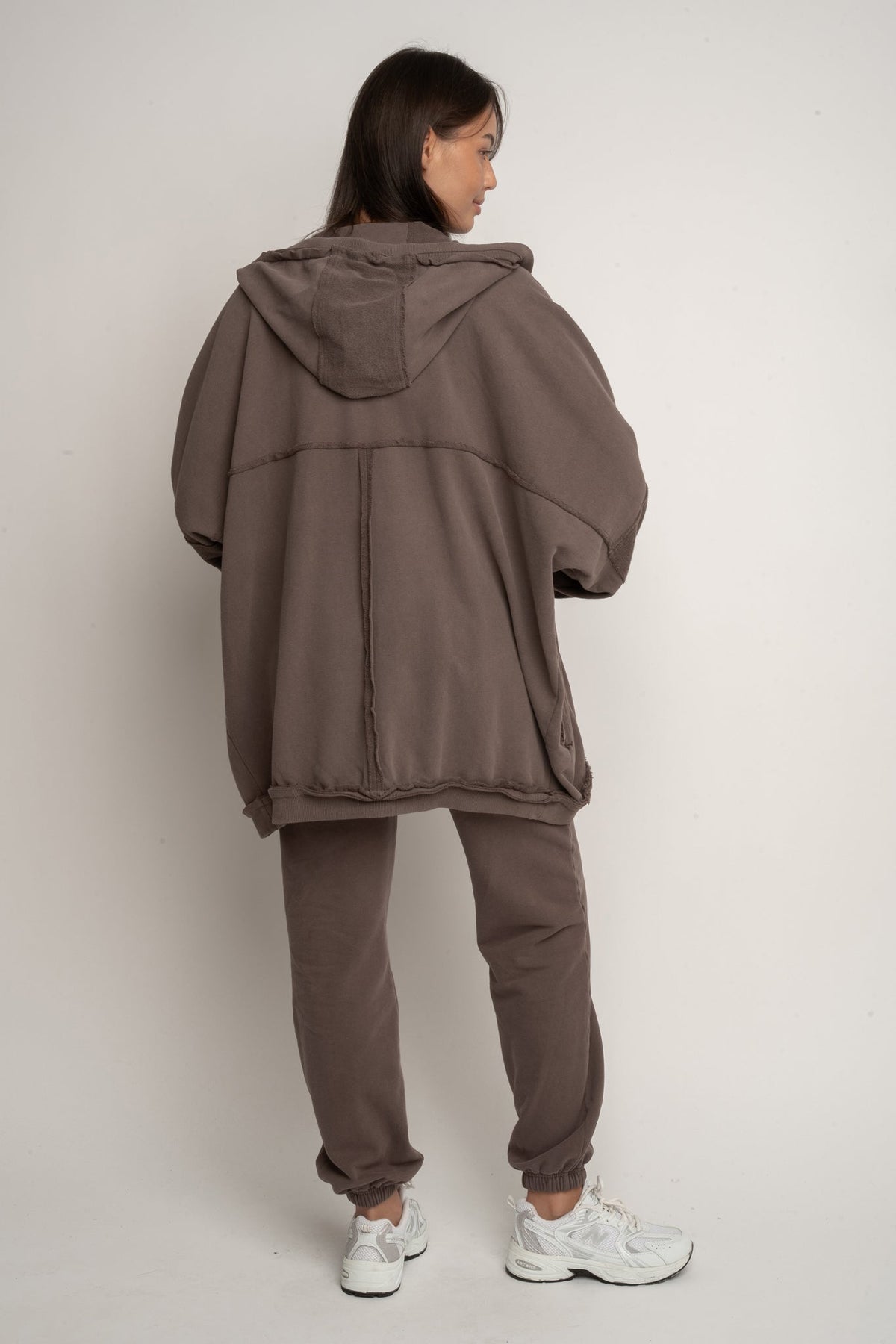 BLUZA Z EFEKTEM WASHED CIEMNOBRĄZOWA - LUND