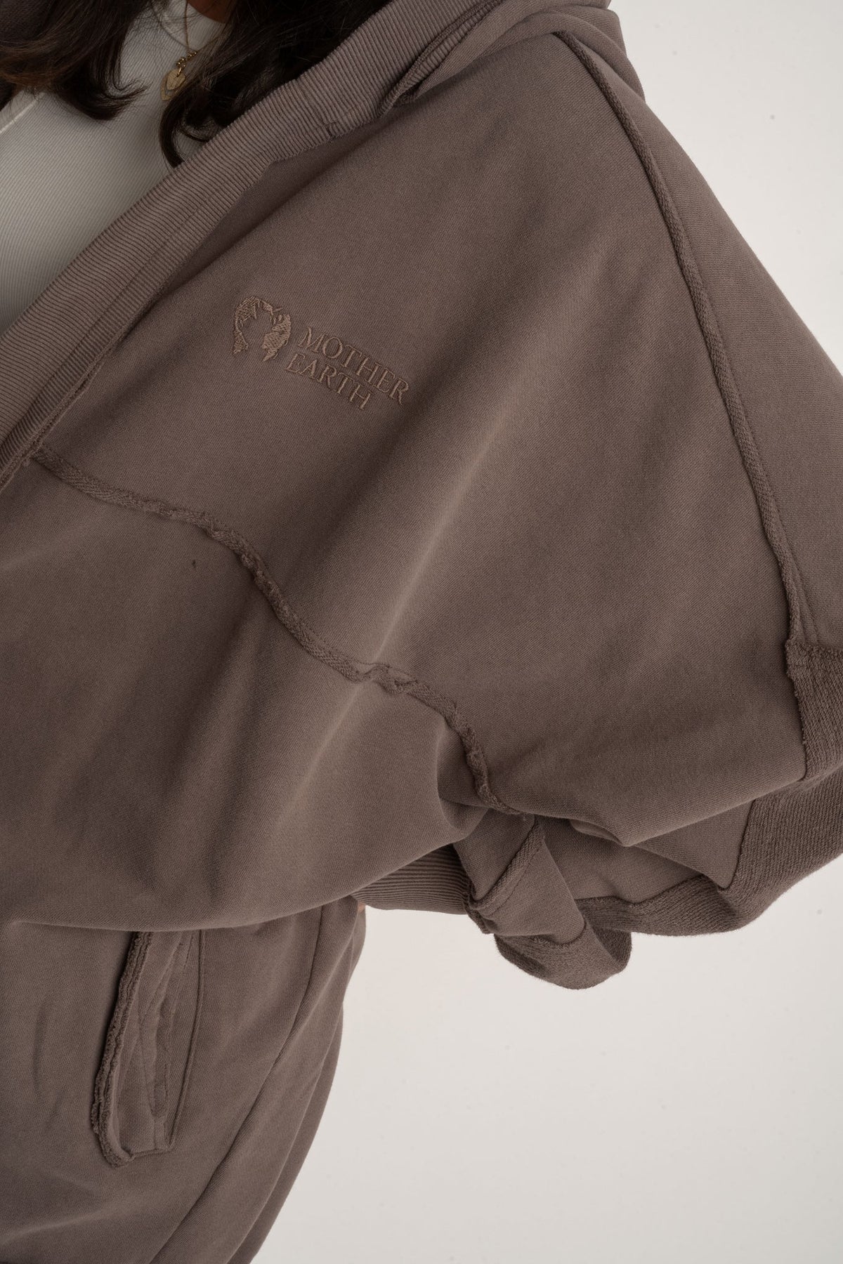 BLUZA Z EFEKTEM WASHED CIEMNOBRĄZOWA - LUND
