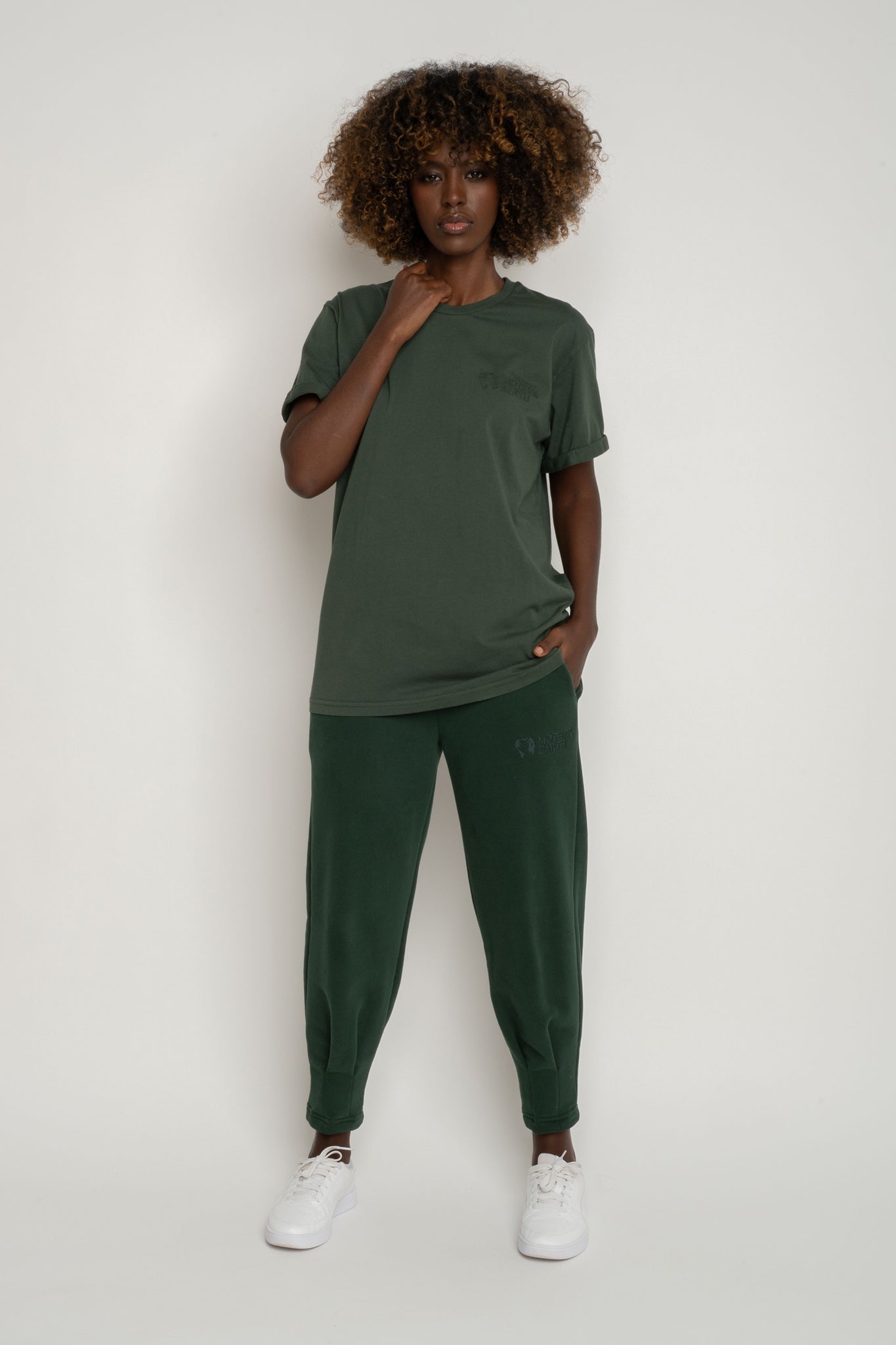 T-SHIRT OVERSIZE Z DELIKATNYM EFEKTEM SPRANIA ZIELONY - MORAINE