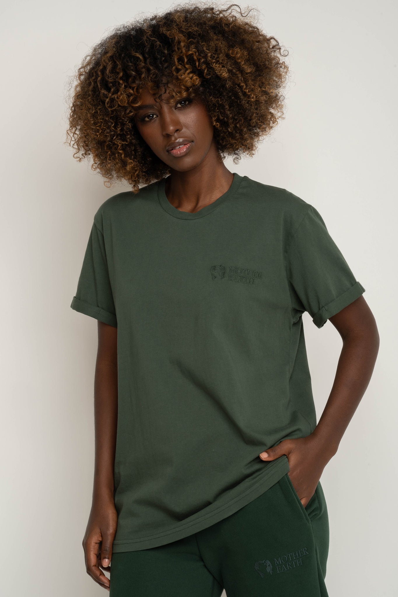 T-SHIRT OVERSIZE Z DELIKATNYM EFEKTEM SPRANIA ZIELONY - MORAINE