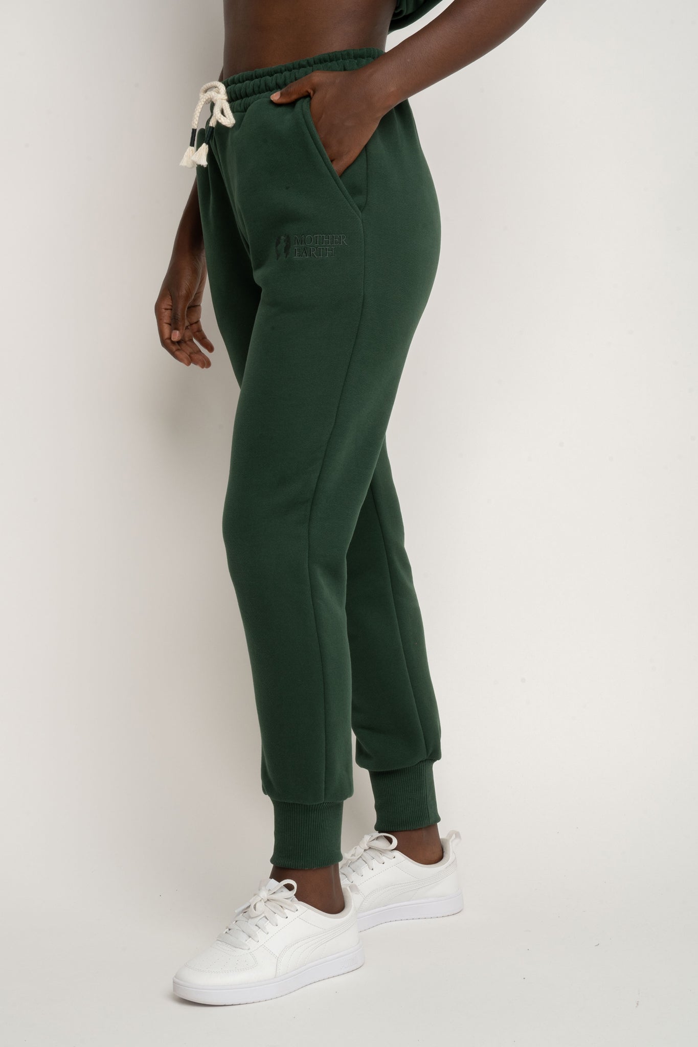 SPODNIE DRESOWE TYPU JOGGER CIEMNOZIELONE- BEGERA