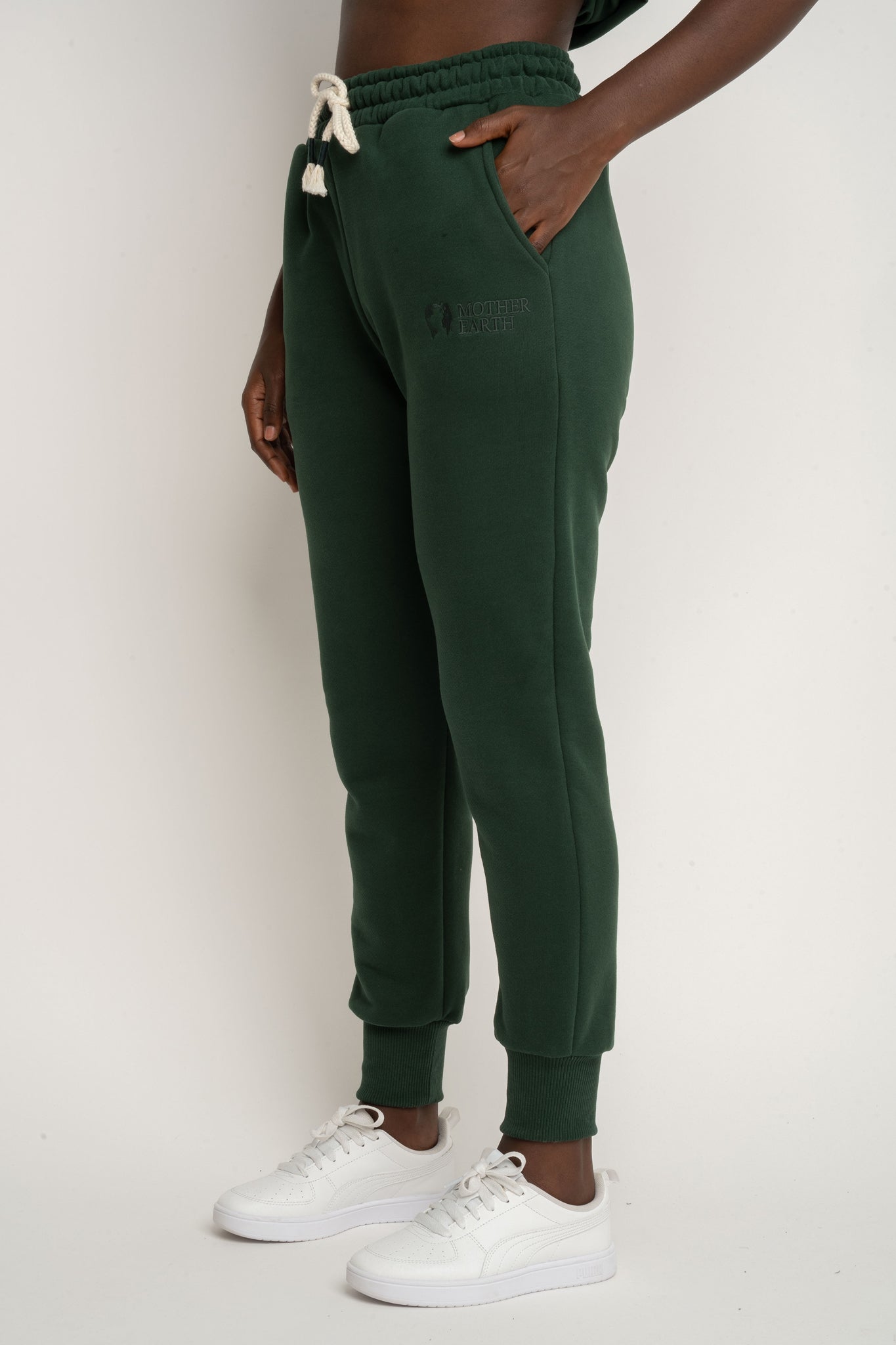 SPODNIE DRESOWE TYPU JOGGER CIEMNOZIELONE- BEGERA