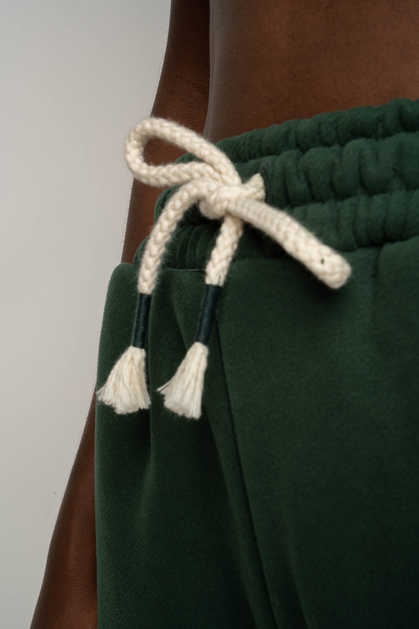 SPODNIE DRESOWE TYPU JOGGER CIEMNOZIELONE- BEGERA