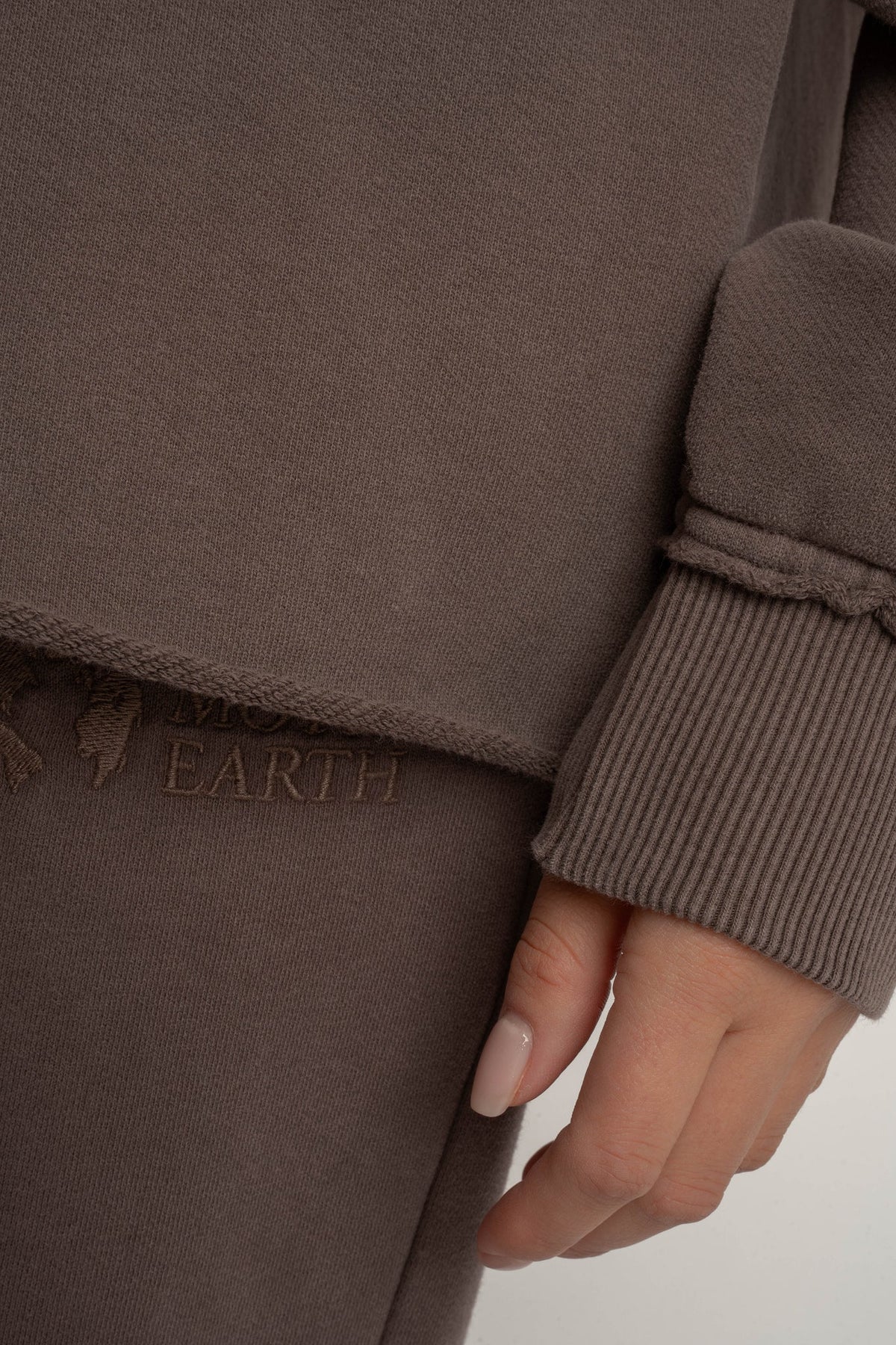 BLUZA OVERSIZE Z KAPTUREM Z EFEKTEM WASHED CIEMNOBRĄZOWA - LIMFJORD