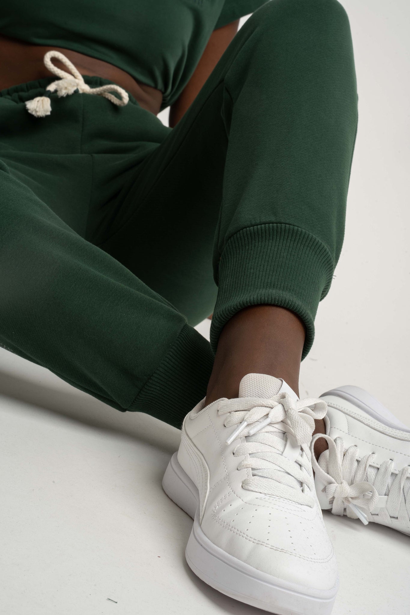 SPODNIE DRESOWE TYPU JOGGER CIEMNOZIELONE- BEGERA