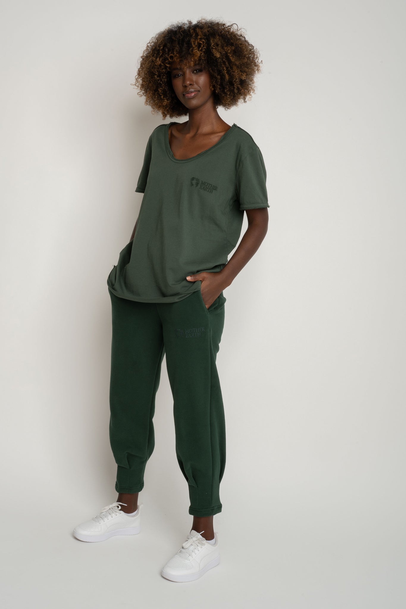 T-SHIRT OVERSIZE Z DELIKATNYM EFEKTEM SPRANIA ZIELONY - NUSA