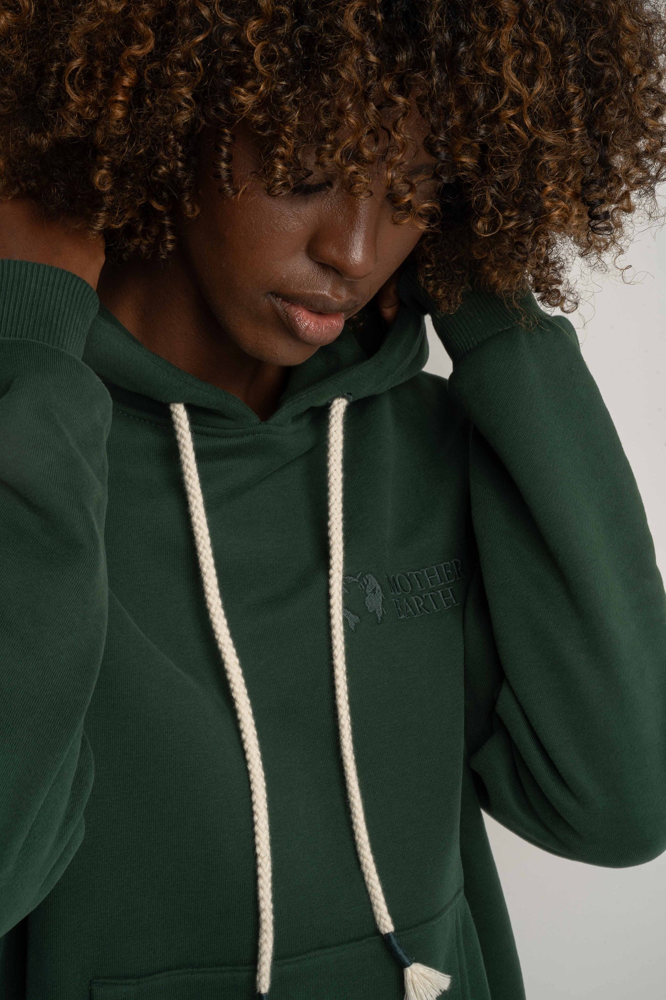 BLUZA Z KAPTUREM CIEMNOZIELONA - MOHELI