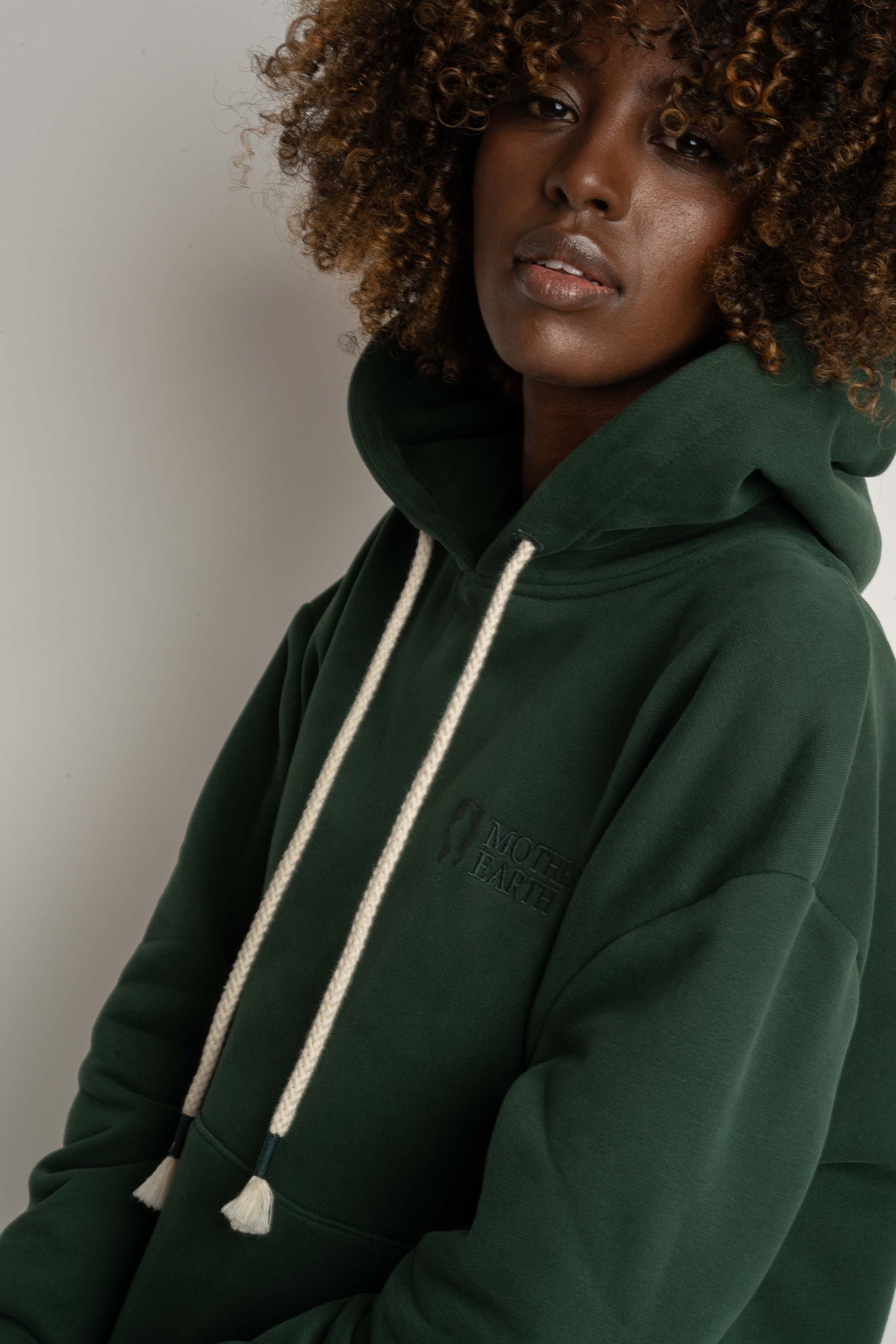 BLUZA Z KAPTUREM CIEMNOZIELONA - MOHELI