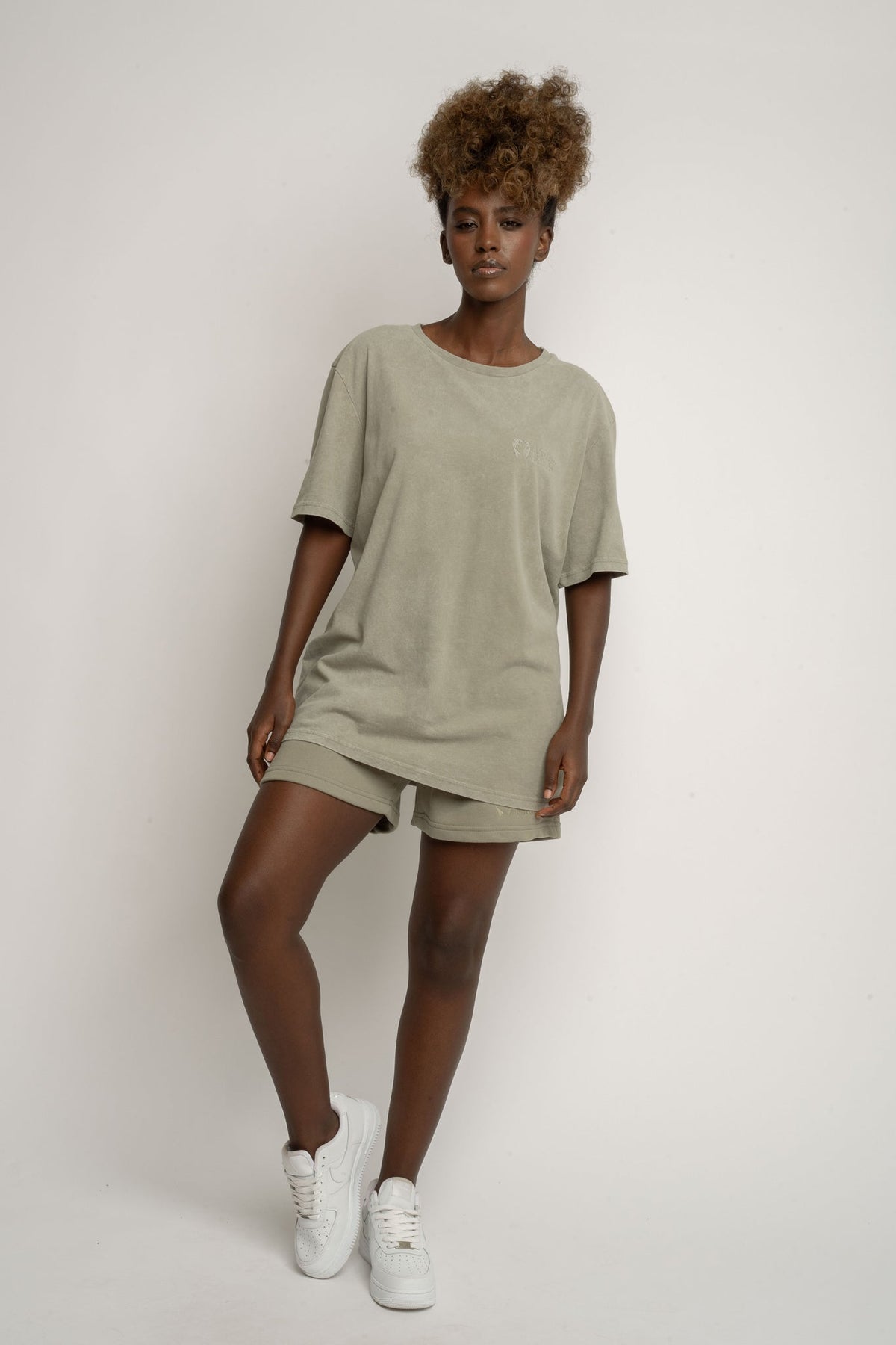 T-SHIRT Z EFEKTEM WASHED OLIWKOWY - TAHOE
