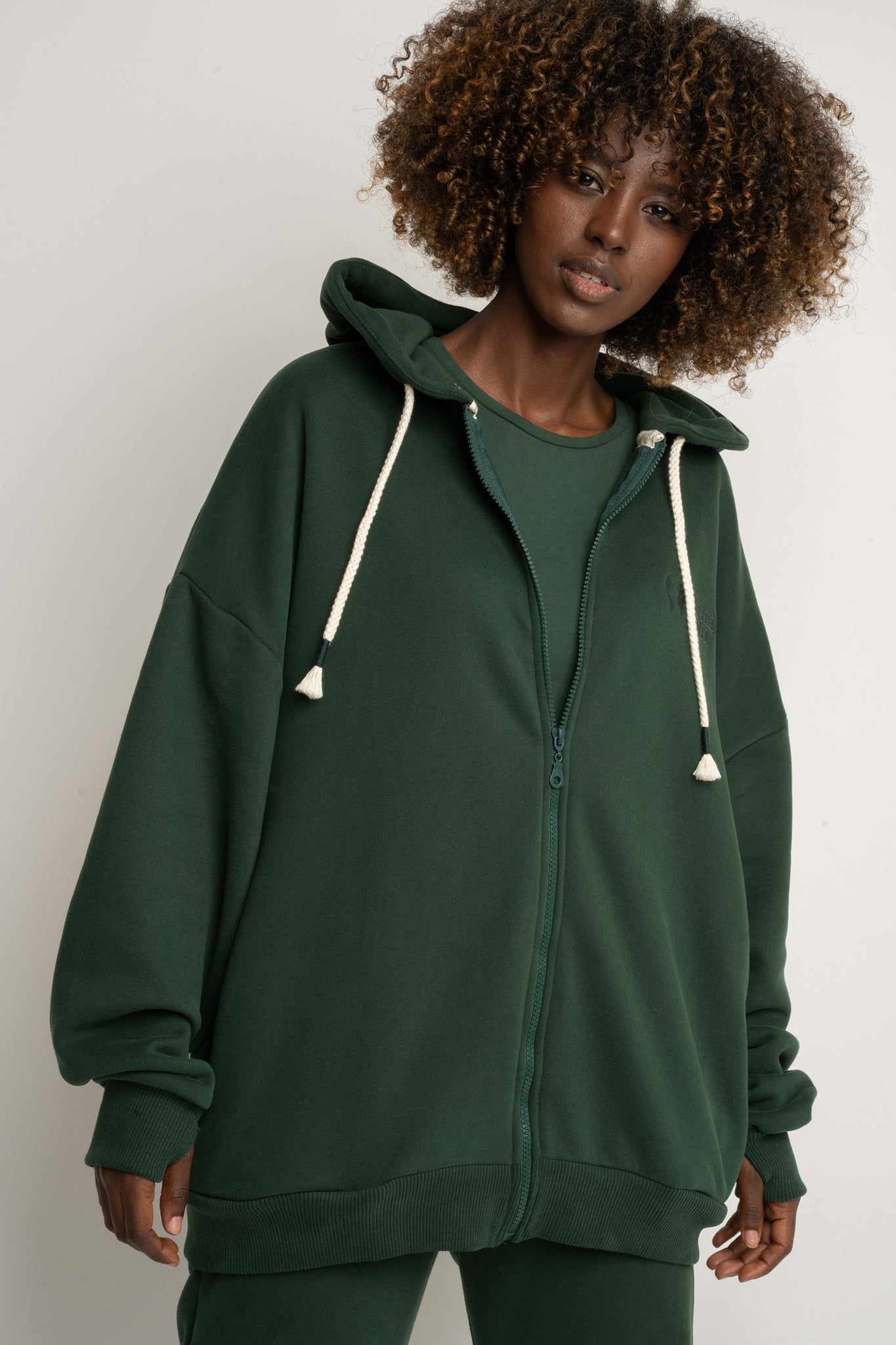 BLUZA Z KAPTUREM ROZPINANA CIEMNOZIELONA -NIKO