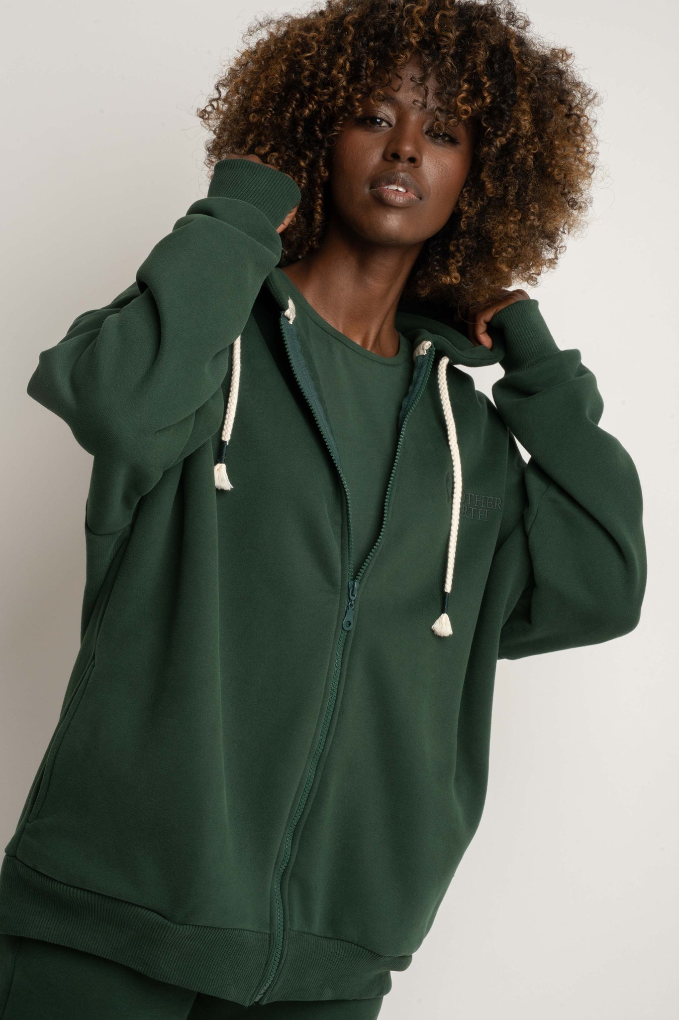 BLUZA Z KAPTUREM ROZPINANA CIEMNOZIELONA -NIKO