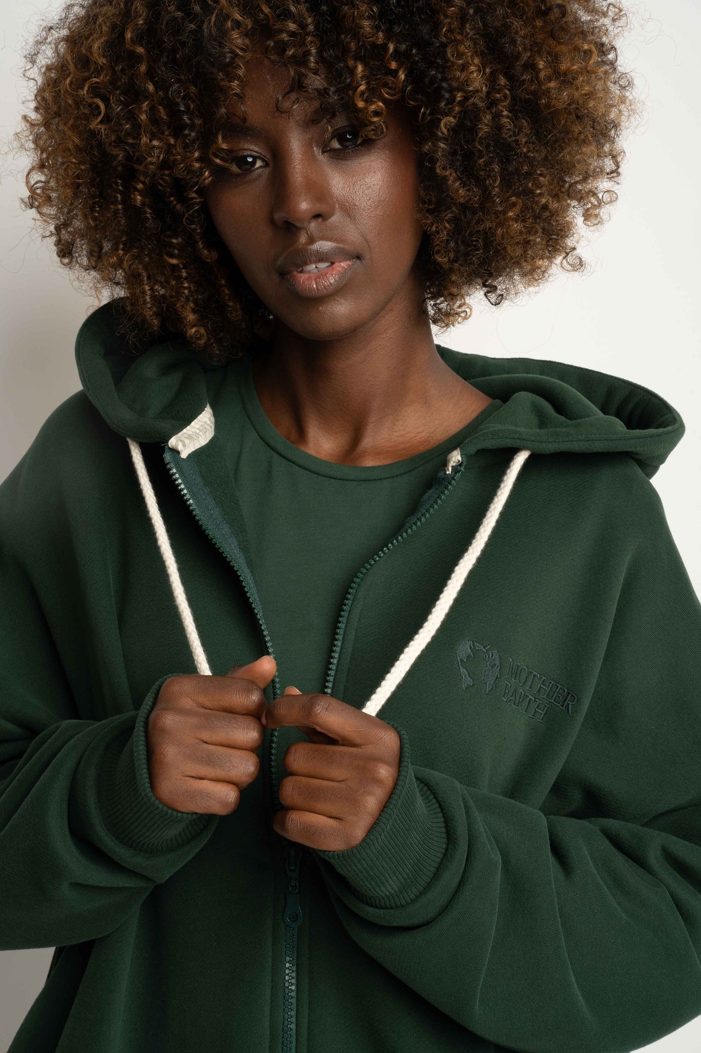 BLUZA Z KAPTUREM ROZPINANA CIEMNOZIELONA -NIKO
