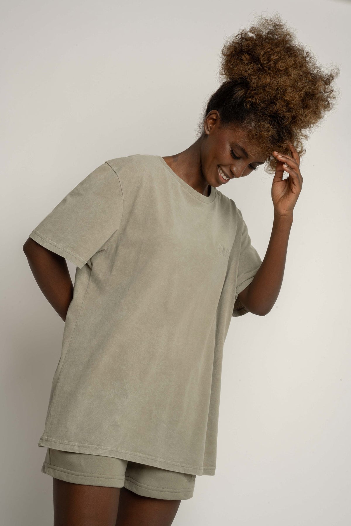 T-SHIRT Z EFEKTEM WASHED OLIWKOWY - TAHOE