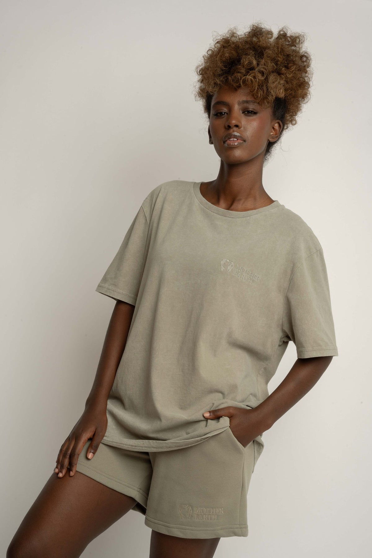 T-SHIRT Z EFEKTEM WASHED OLIWKOWY - TAHOE