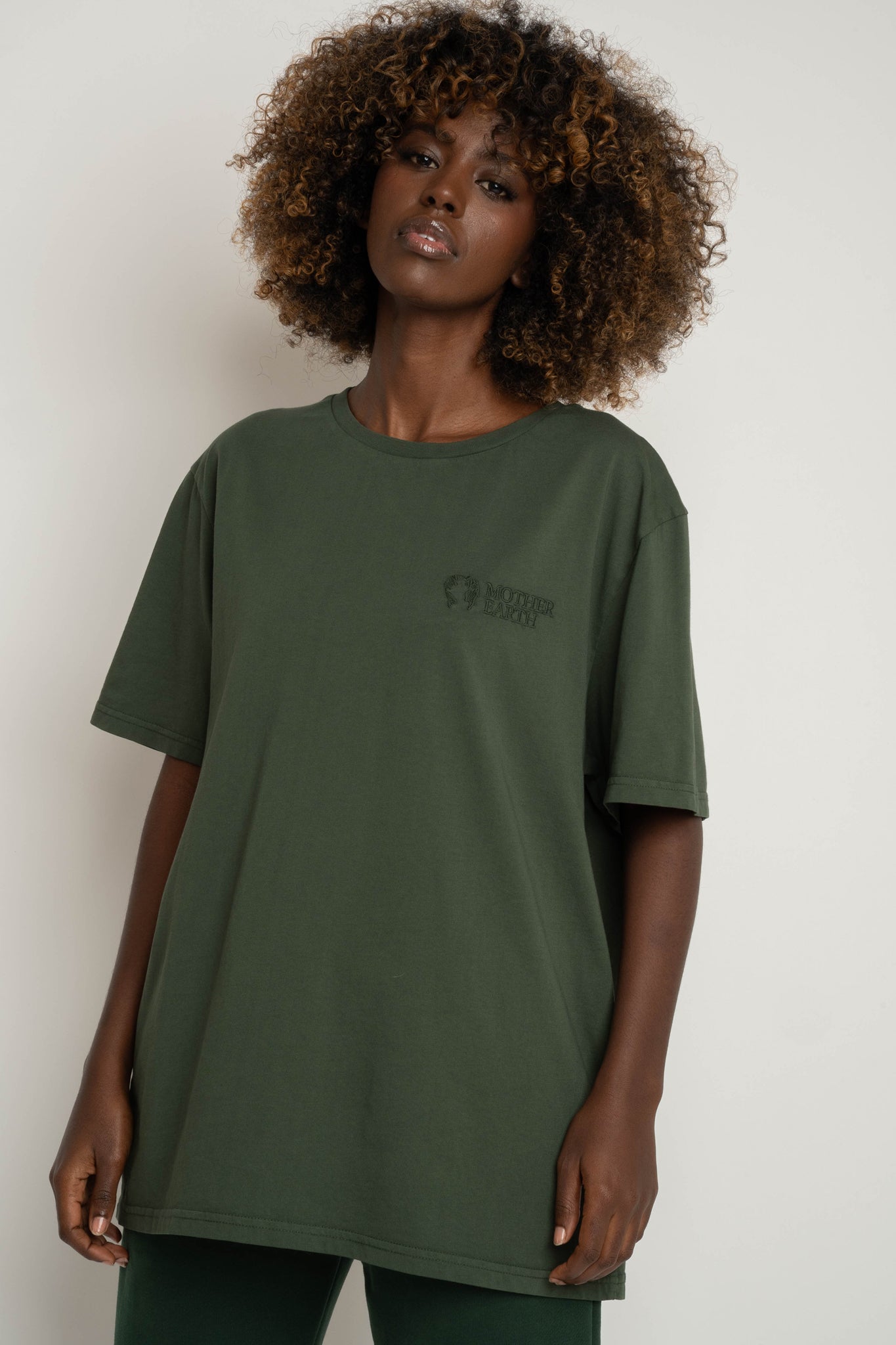 T-SHIRT OVERSIZE Z DELIKATNYM EFEKTEM SPRANIA ZIELONY - OYSTER