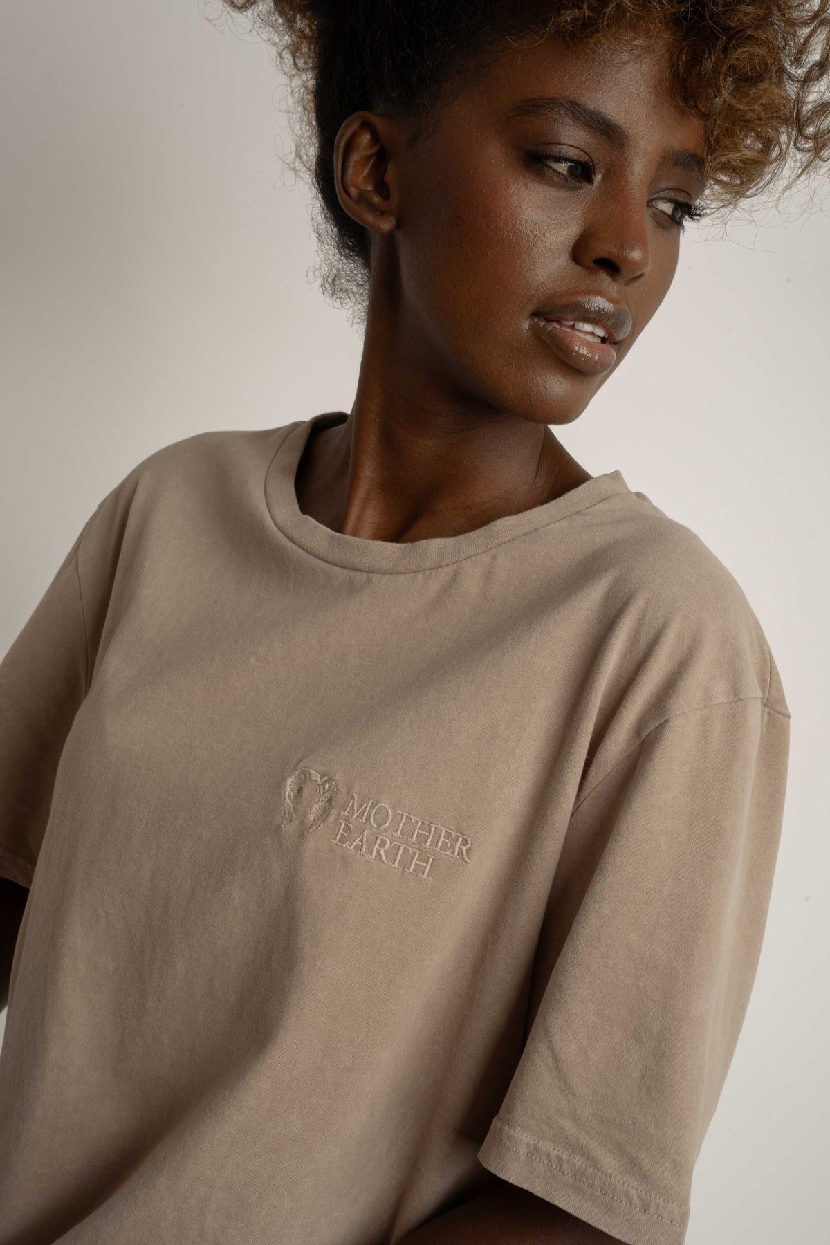 T-SHIRT Z EFEKTEM WASHED BEŻOWY - TAHOE