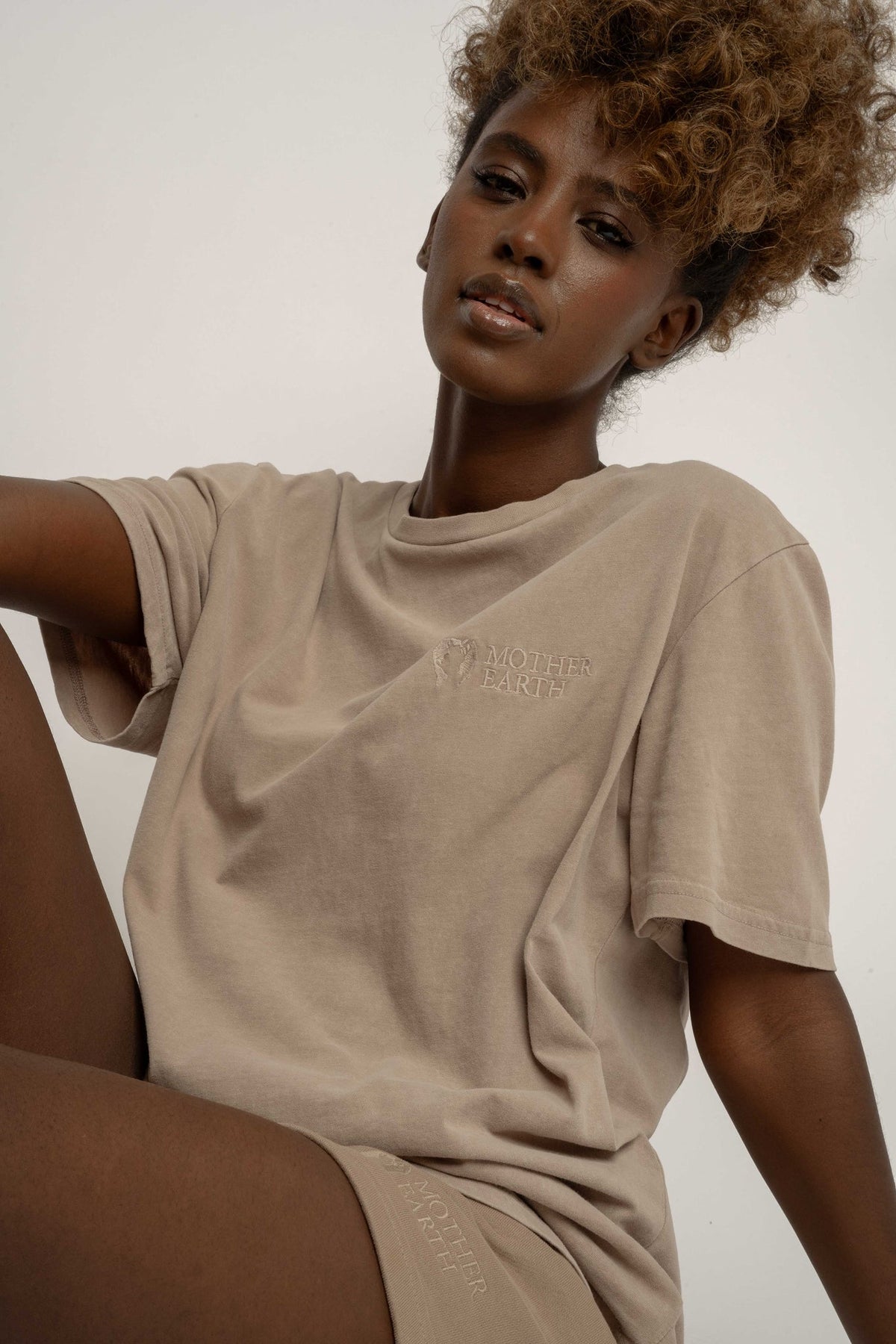 T-SHIRT Z EFEKTEM WASHED BEŻOWY - TAHOE