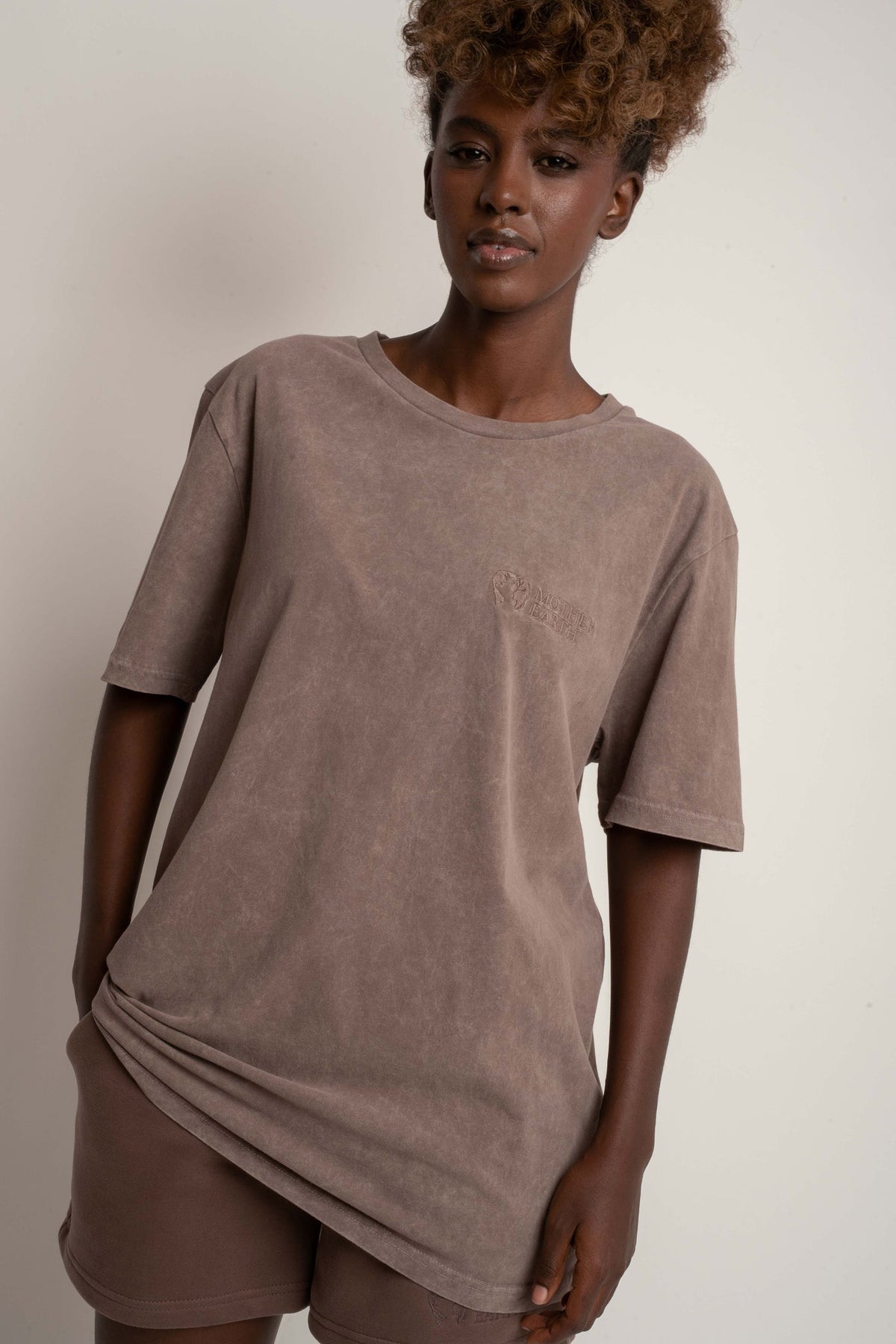 T-SHIRT Z EFEKTEM WASHED BRĄZOWY - TAHOE