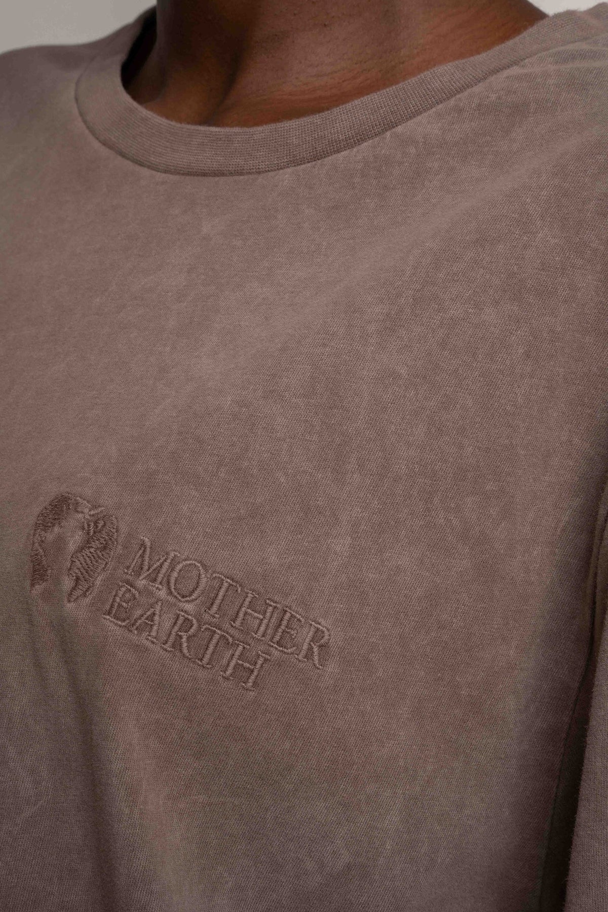T-SHIRT Z EFEKTEM WASHED BRĄZOWY - TAHOE