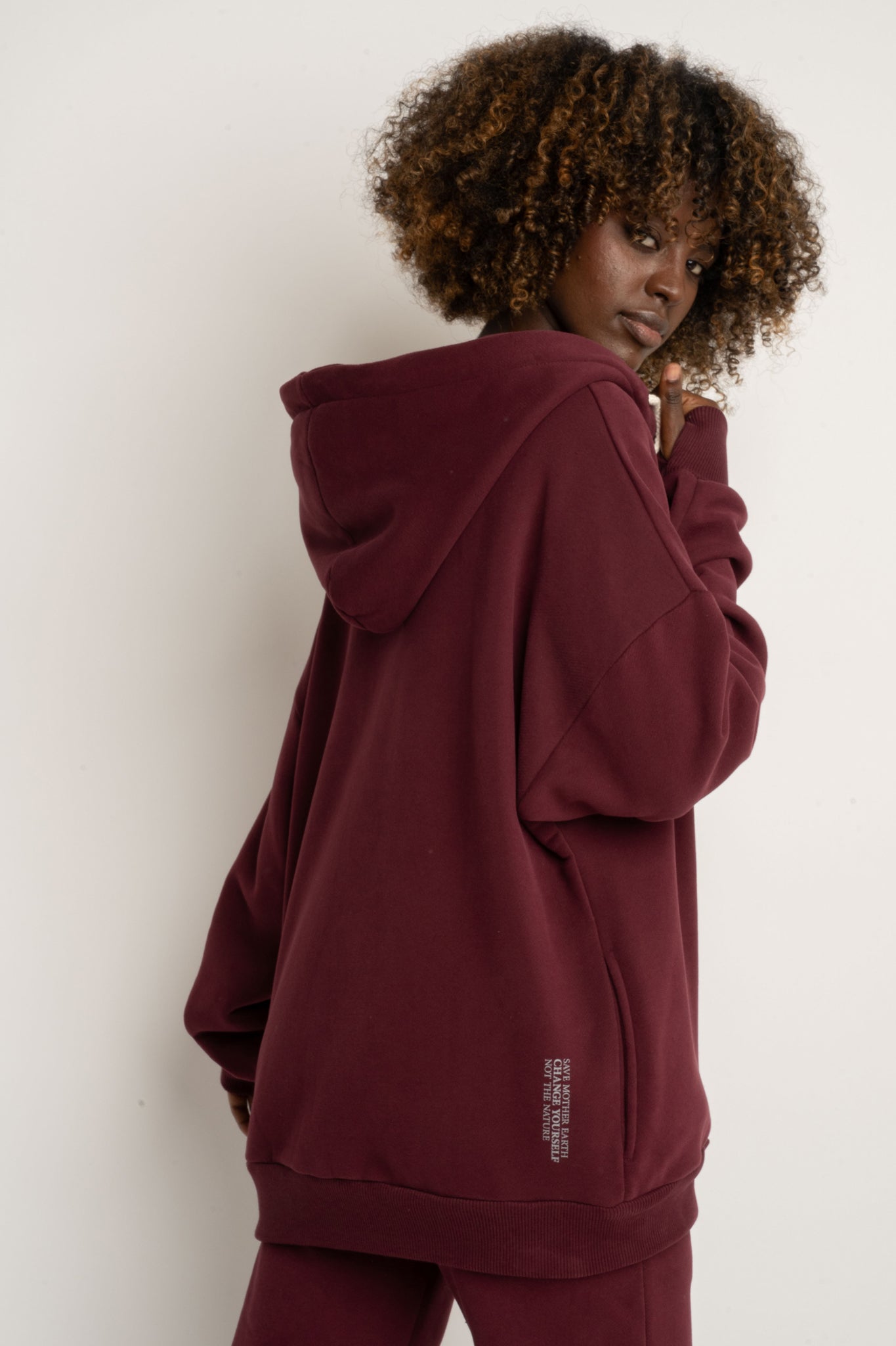 BLUZA Z KAPTUREM ROZPINANA BORDOWA -NIKO