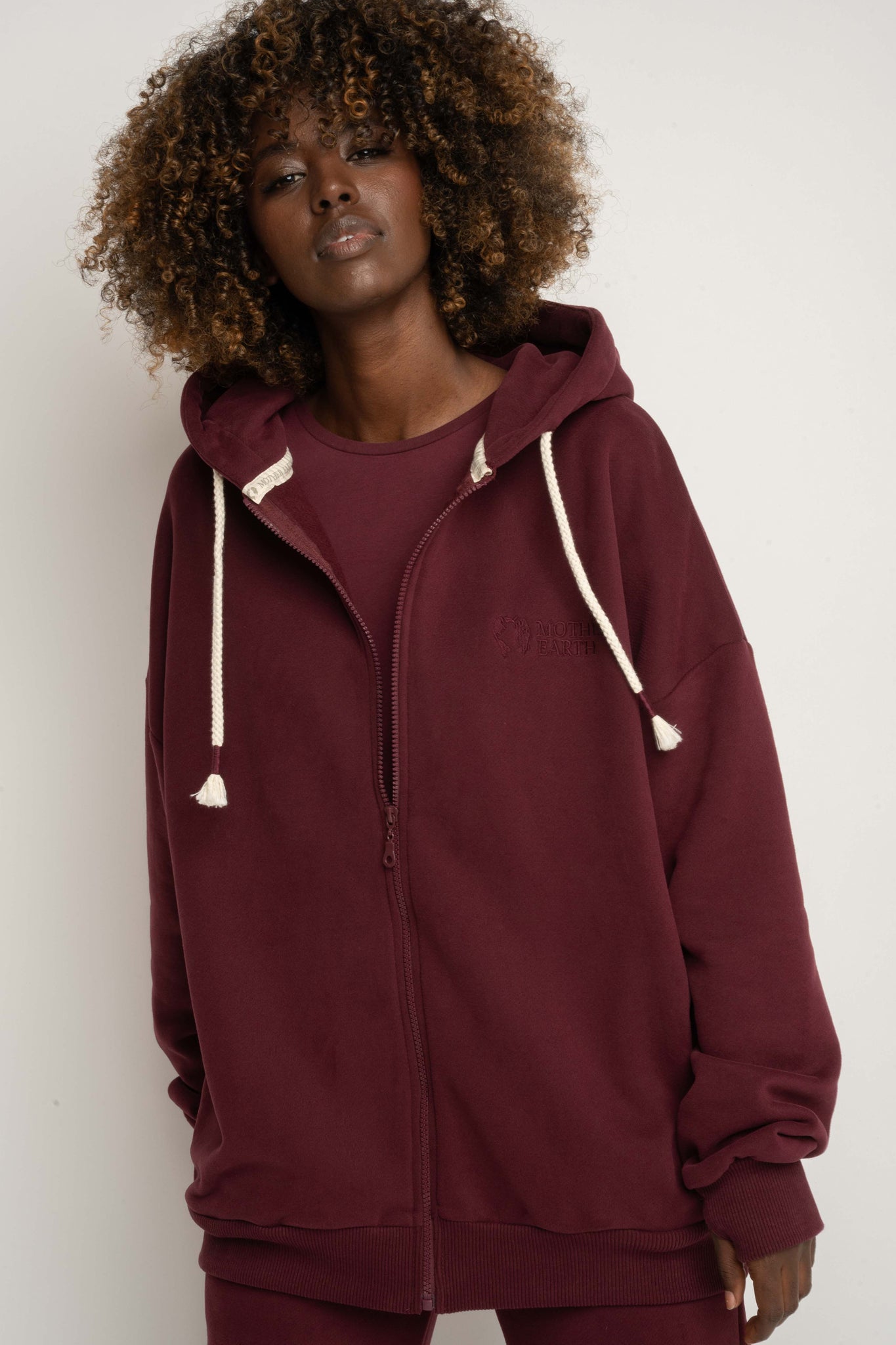 BLUZA Z KAPTUREM ROZPINANA BORDOWA -NIKO