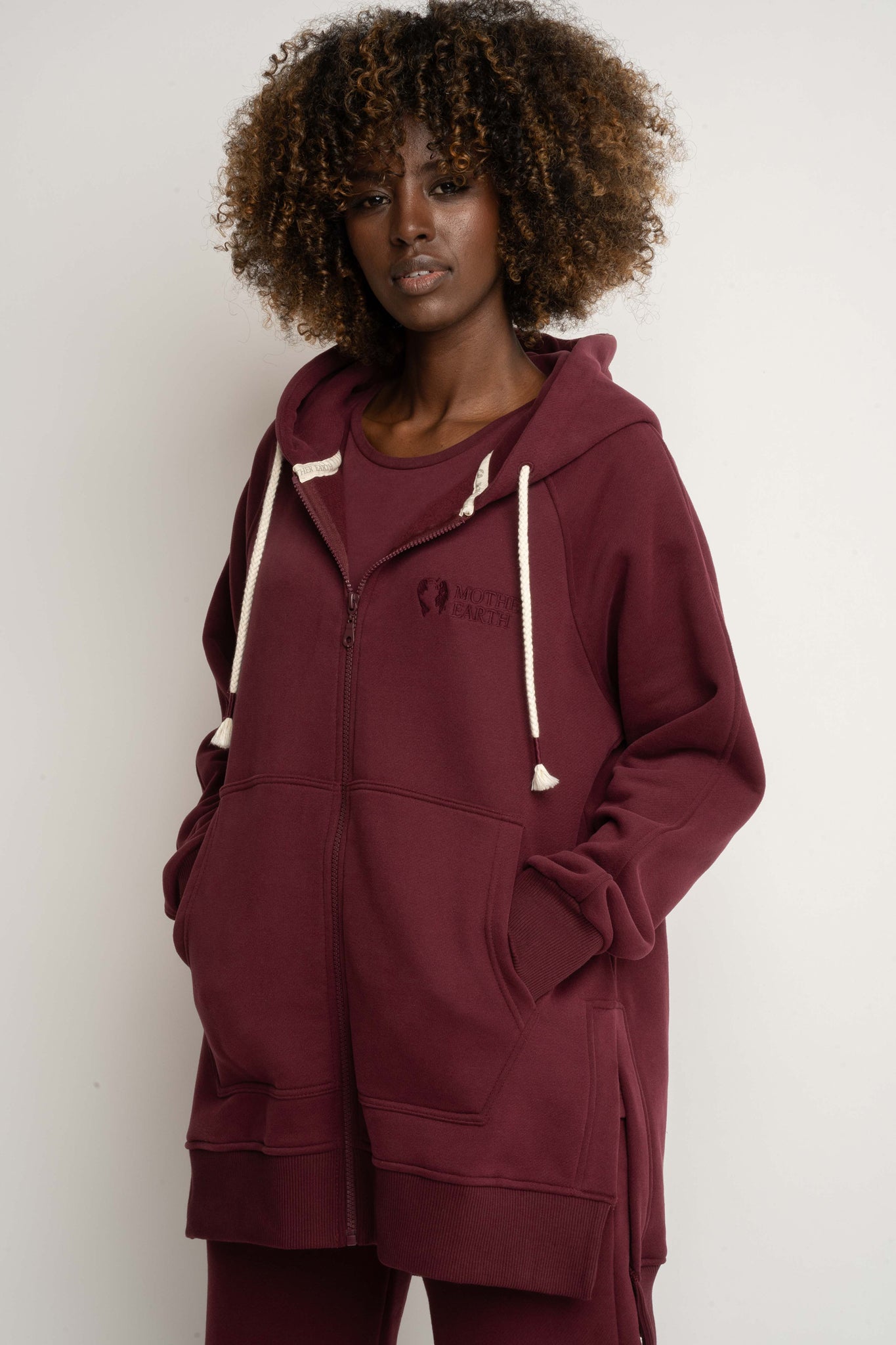 BLUZA Z KAPTUREM OVERSIZE BORDOWA - ESMERALDA