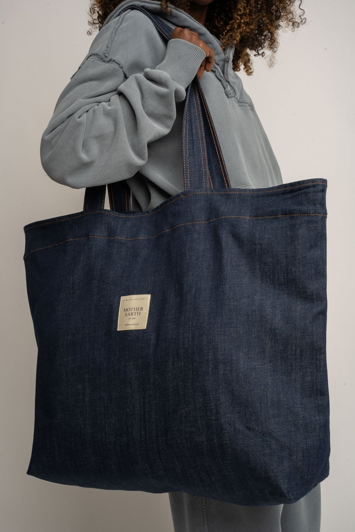 TORBA TYPU SHOPPER BAG W KOLORZE CIEMNEGO JEANSU - ADALAR