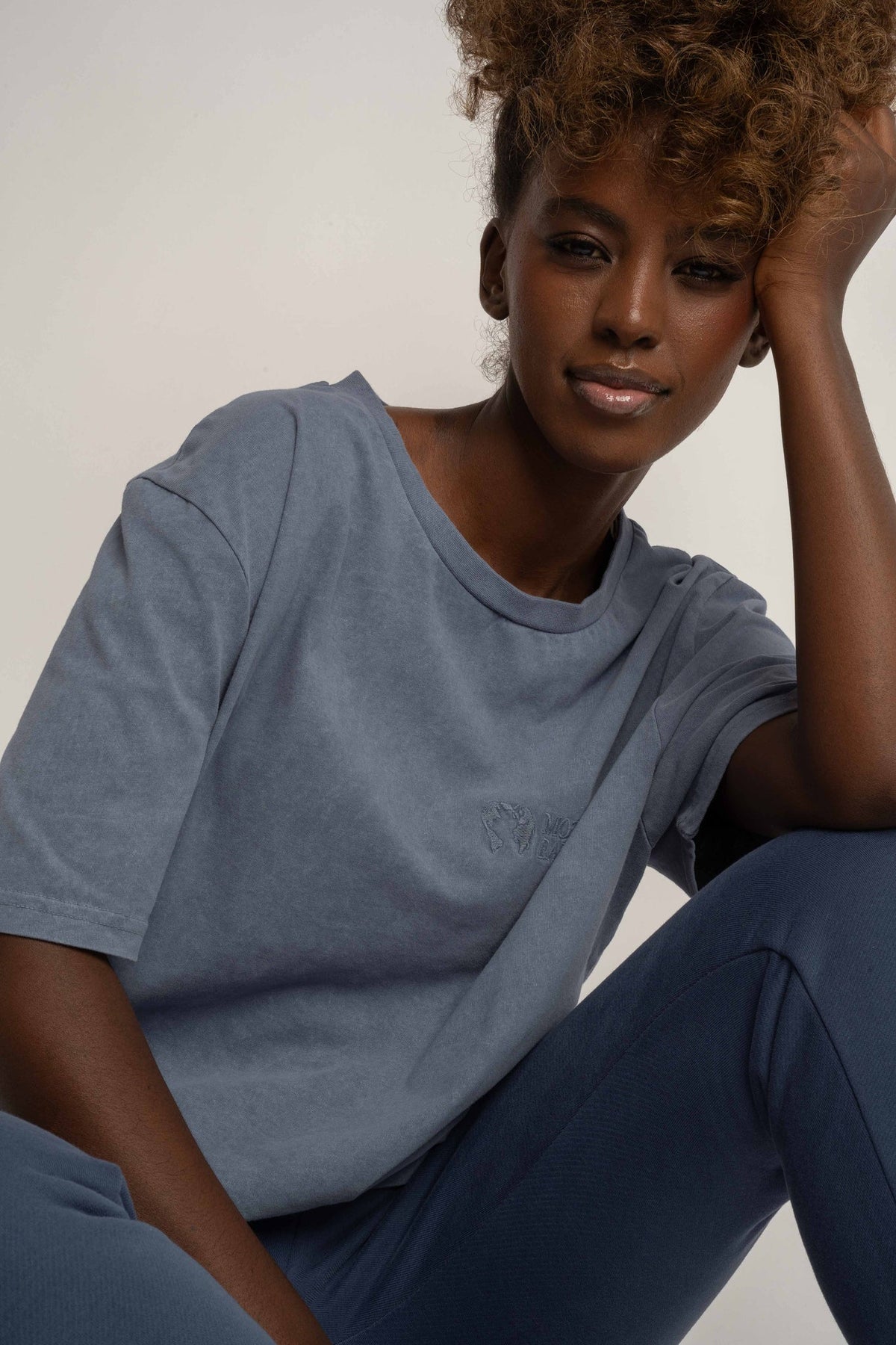 T-SHIRT Z EFEKTEM WASHED GRANATOWY - TAHOE
