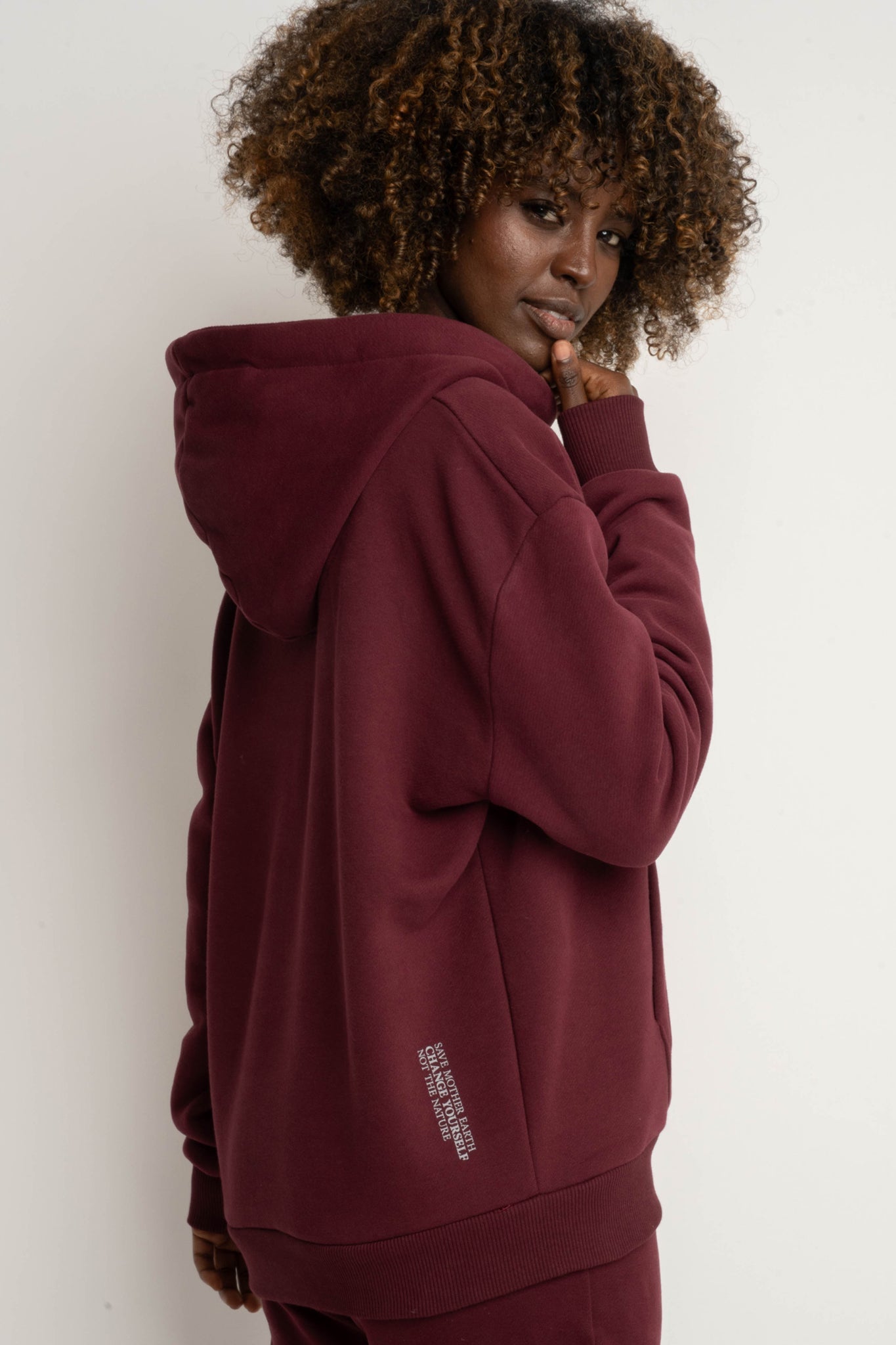 BLUZA Z KAPTUREM BORDOWA - MOHELI