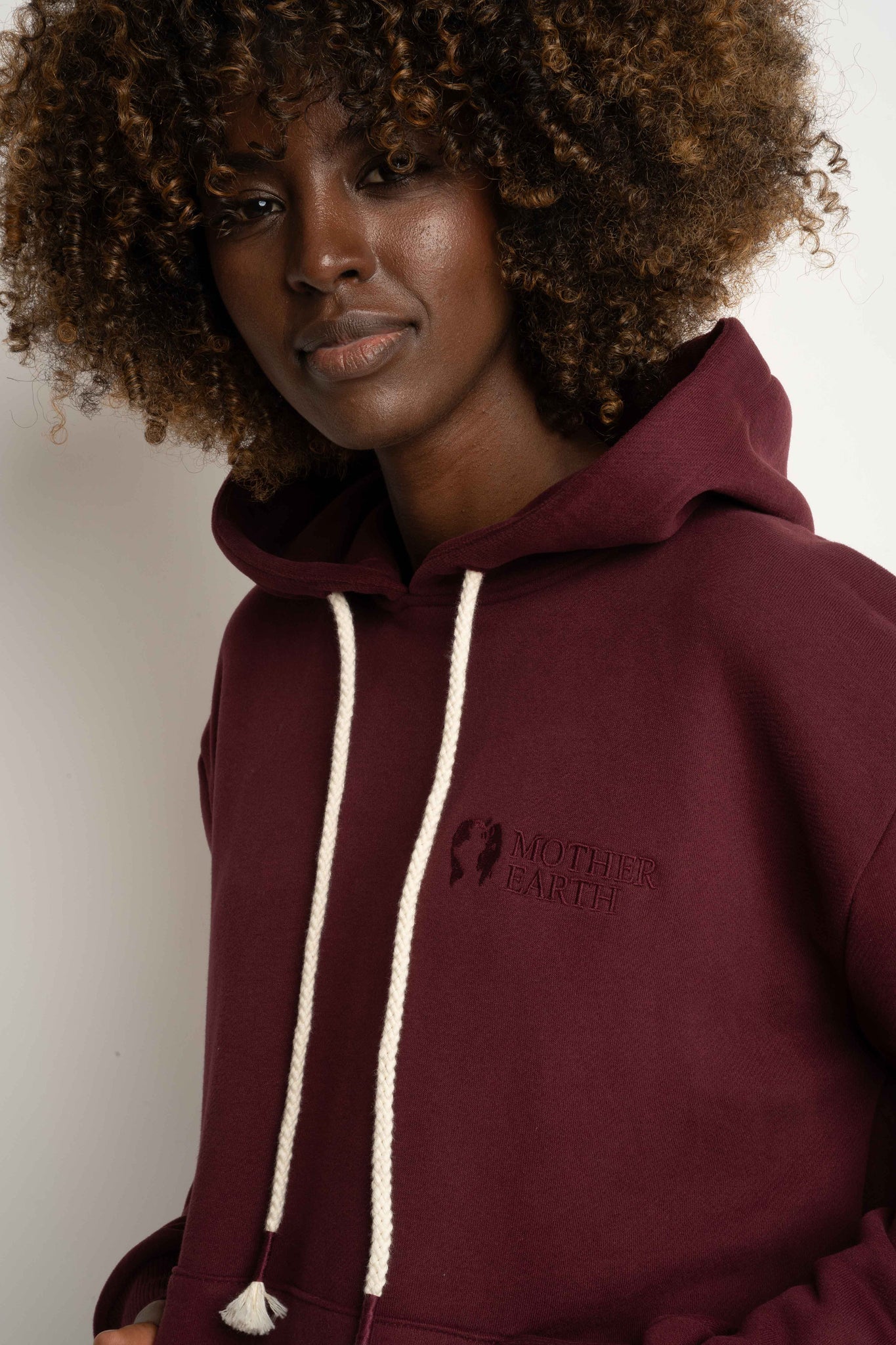 BLUZA Z KAPTUREM BORDOWA - MOHELI