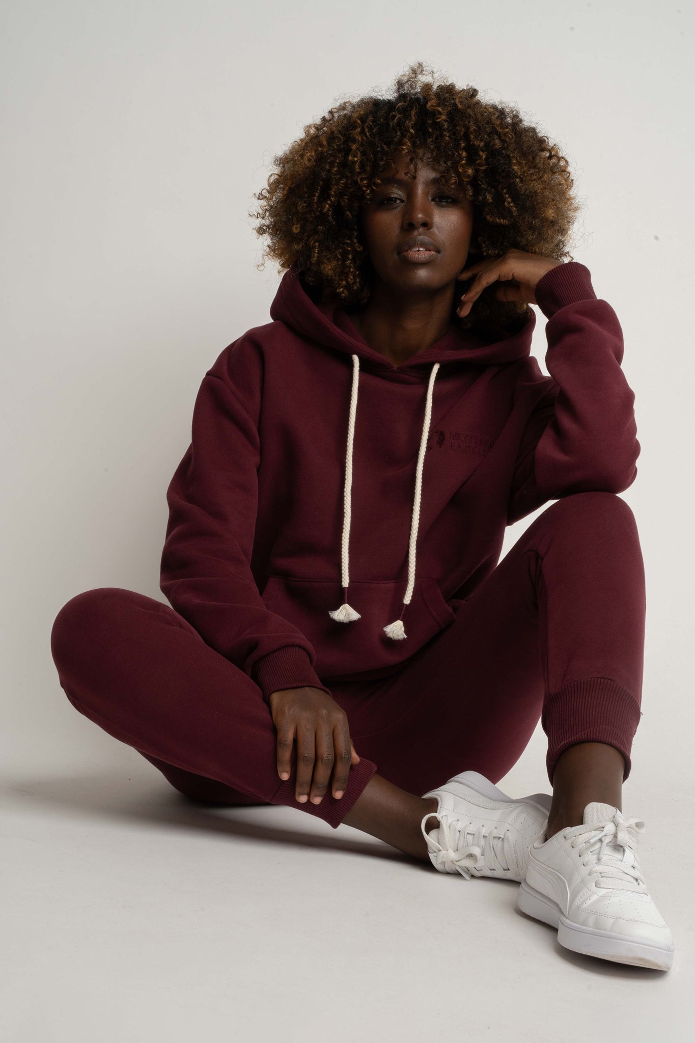 BLUZA Z KAPTUREM BORDOWA - MOHELI