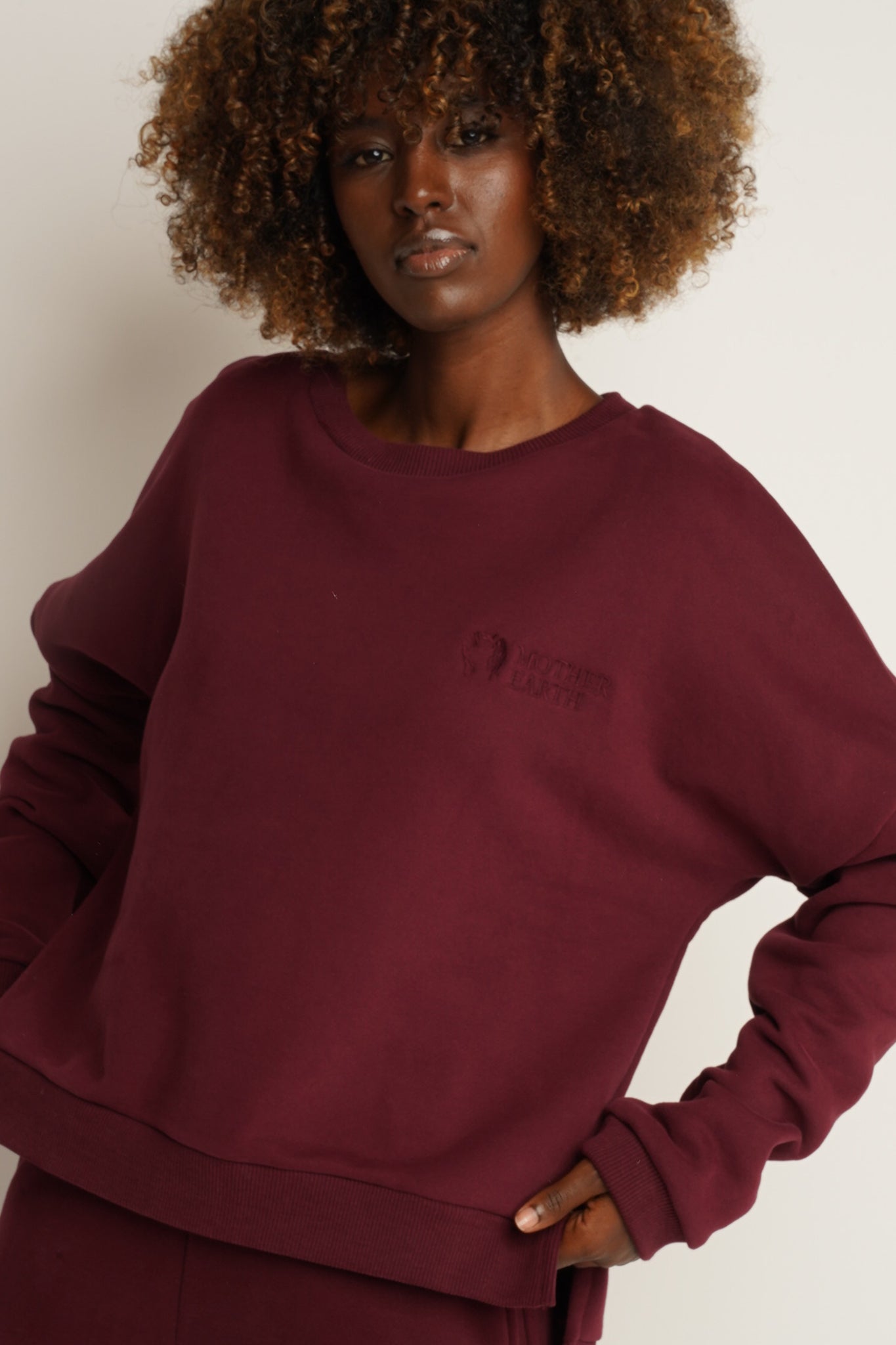 BLUZA O KROJU REGULAR FIT Z DŁUŻSZYM TYŁEM BORDOWA - COOK