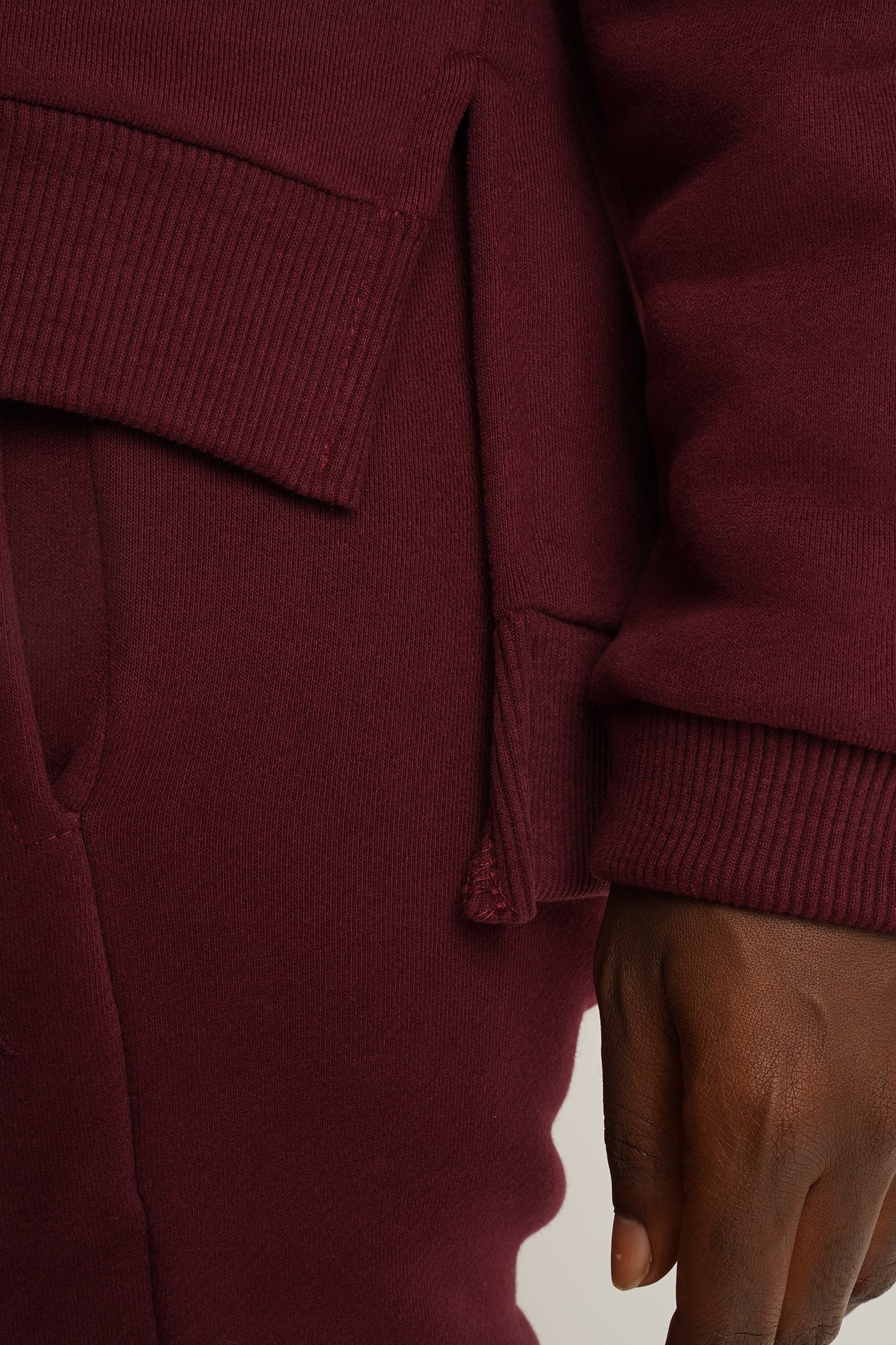 BLUZA O KROJU REGULAR FIT Z DŁUŻSZYM TYŁEM BORDOWA - COOK