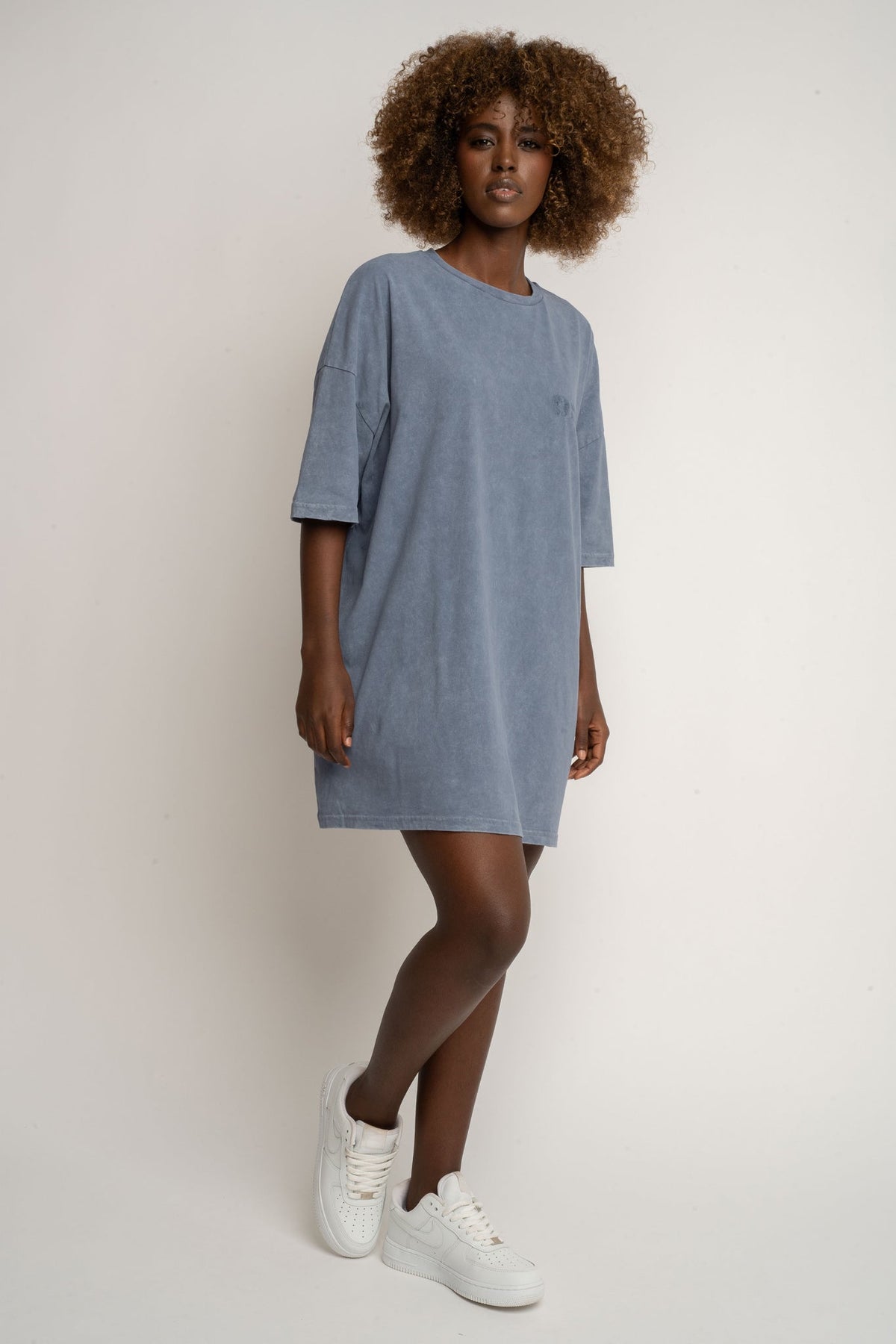 T-SHIRT OVERSIZE Z EFEKTEM WASHED GRANATOWY - COMO