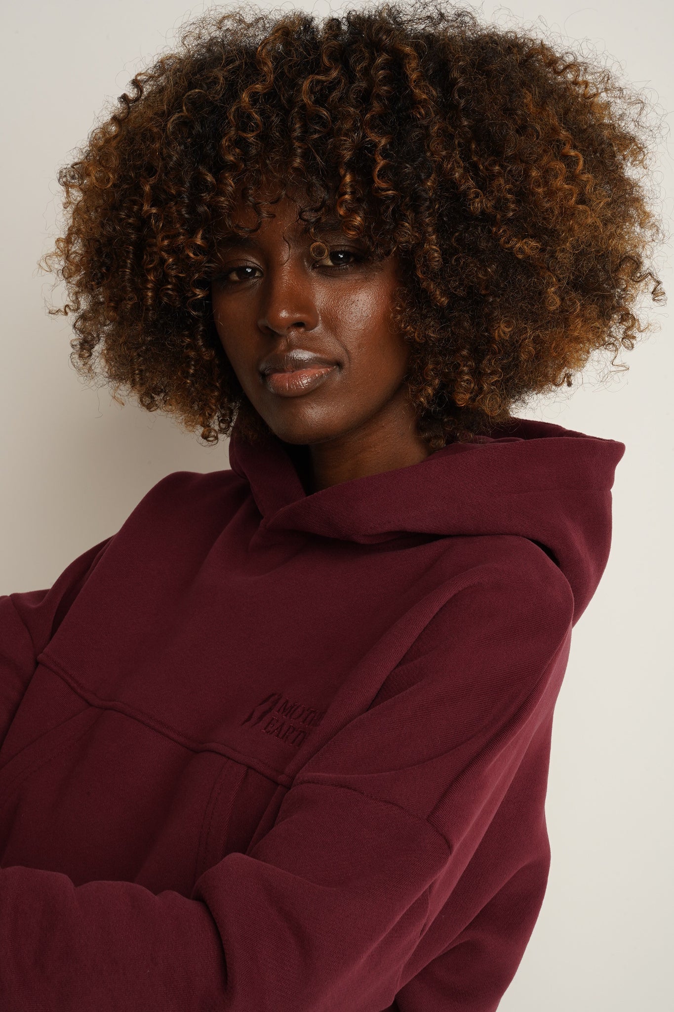 BLUZA Z KAPTUREM BORDOWA - MURIA