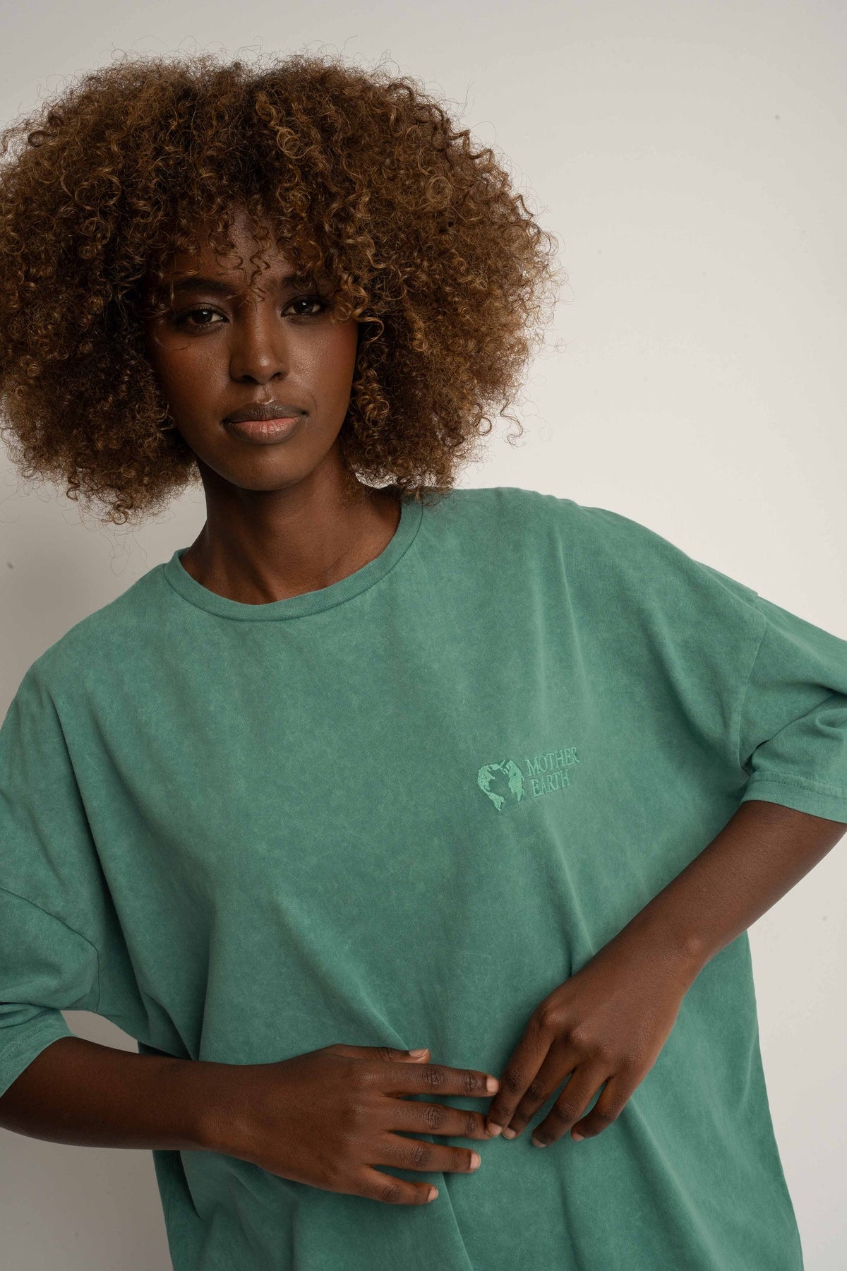 T-SHIRT OVERSIZE Z EFEKTEM WASHED ZIELONY - COMO