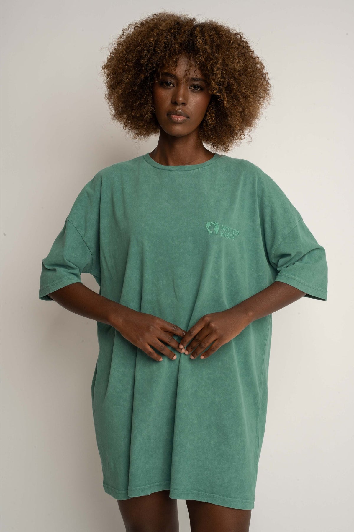 T-SHIRT OVERSIZE Z EFEKTEM WASHED ZIELONY - COMO