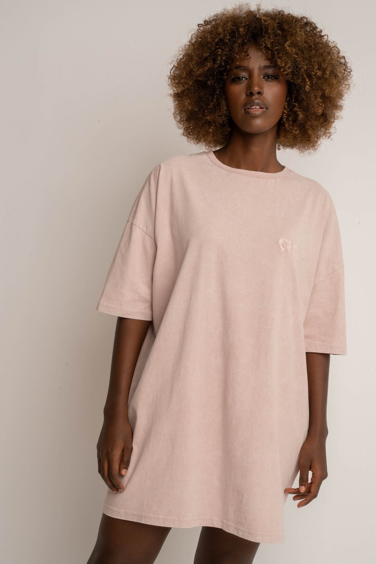 T-SHIRT OVERSIZE Z EFEKTEM WASHED RÓŻOWY  - COMO