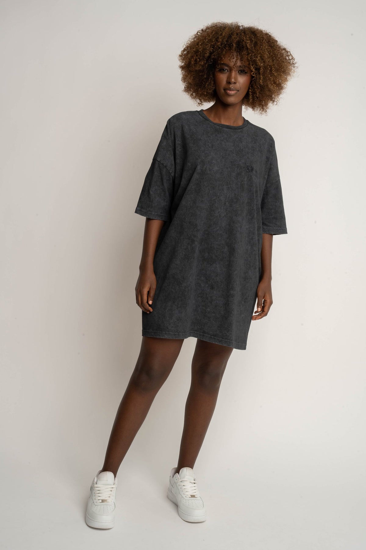 T-SHIRT OVERSIZE Z EFEKTEM WASHED CZARNY - COMO
