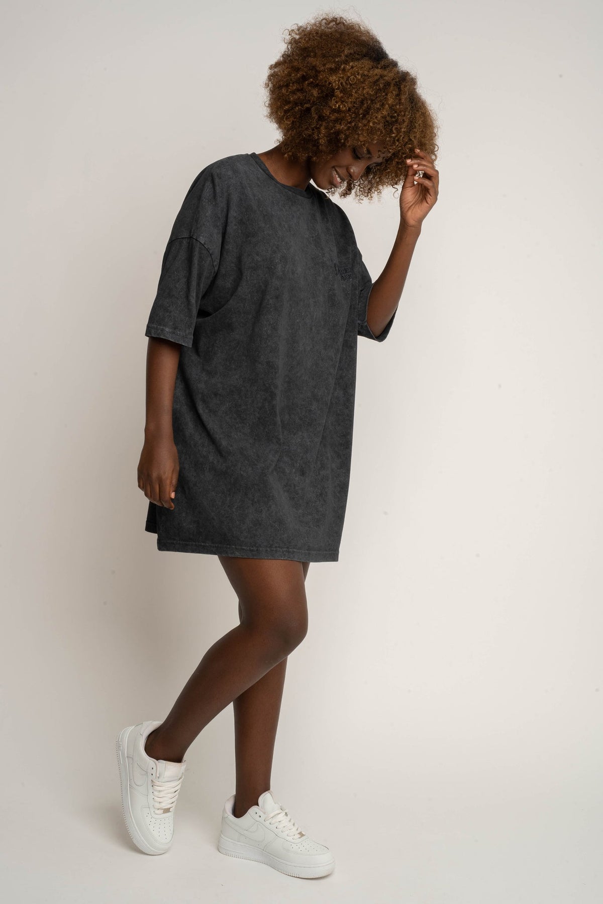 T-SHIRT OVERSIZE Z EFEKTEM WASHED CZARNY - COMO