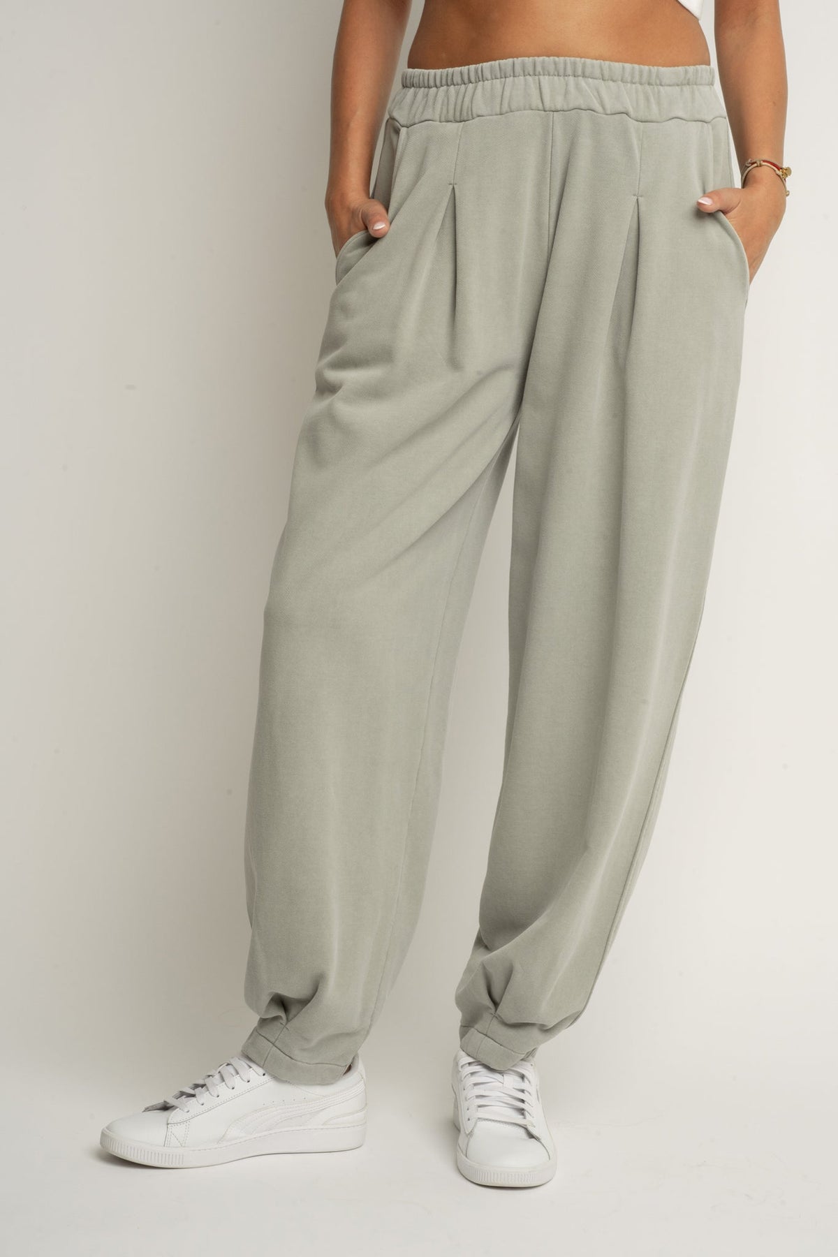 SPODNIE DRESOWE O KROJU BALLOON FIT Z EFEKTEM WASHED OLIWKOWE - RIBE TALL