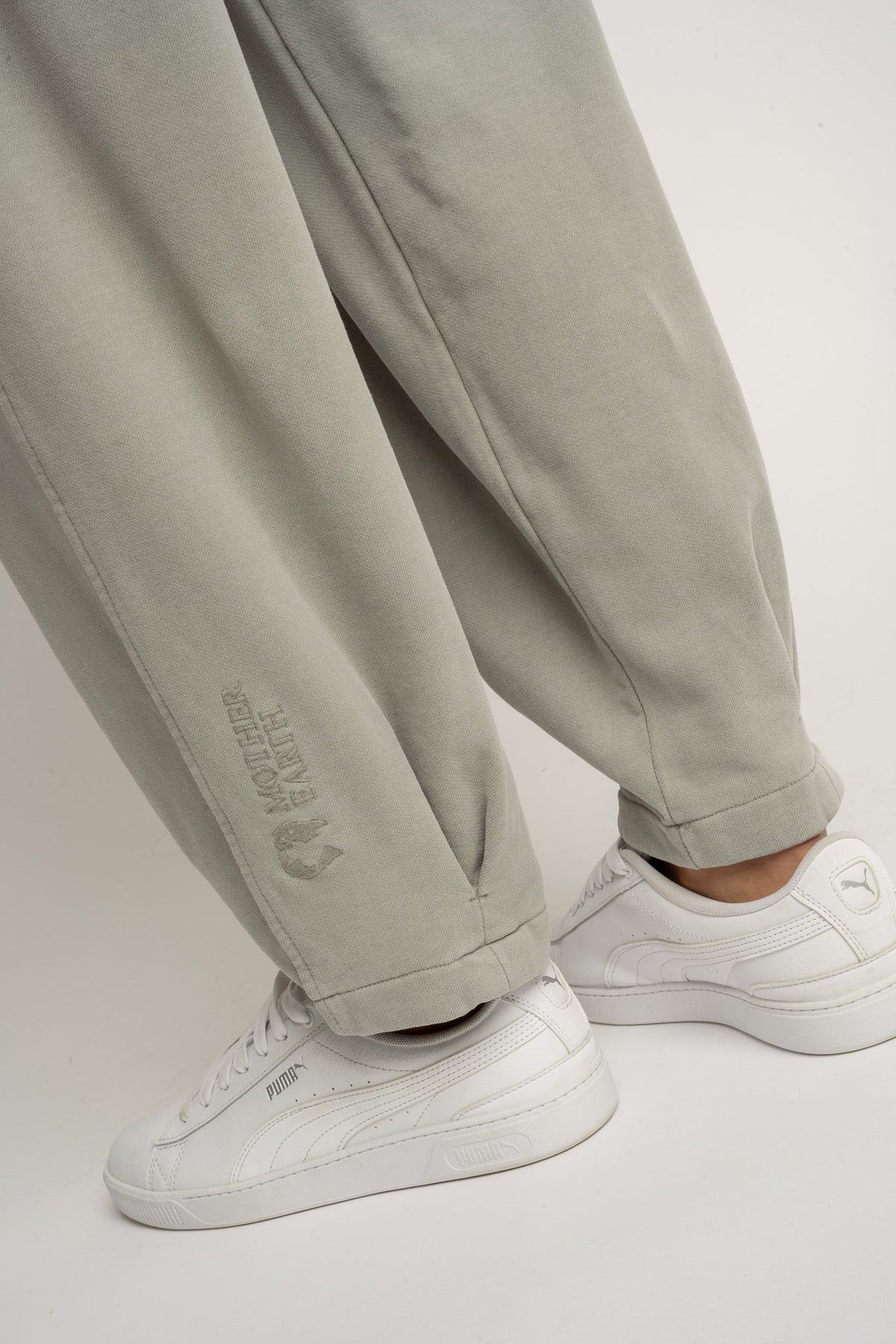 SPODNIE DRESOWE O KROJU BALLOON FIT Z EFEKTEM WASHED OLIWKOWE - RIBE TALL