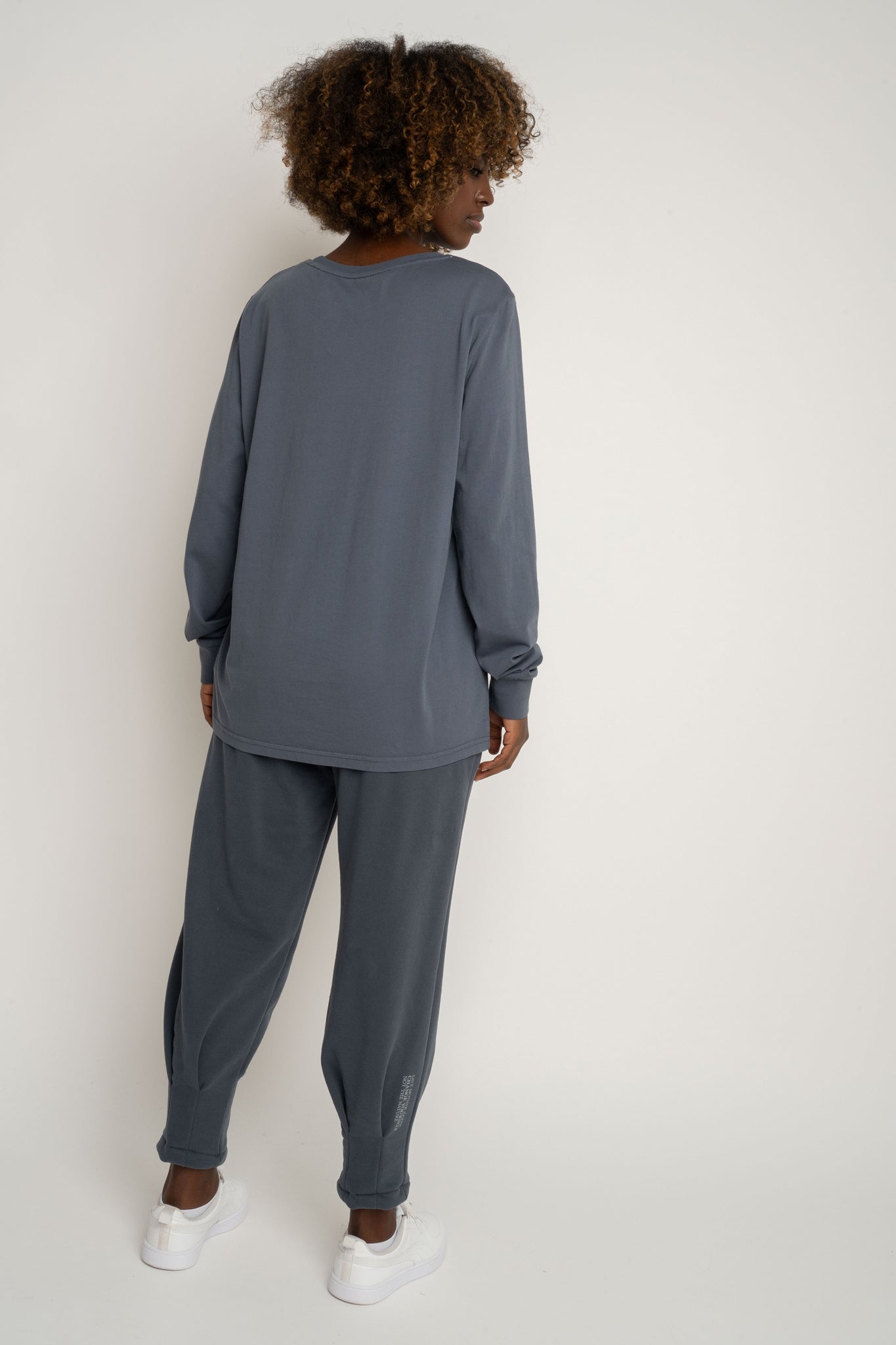 LONGSLEEVE OVERSIZE Z DELIKATNYM EFEKTEM SPRANIA SZARA - GILI