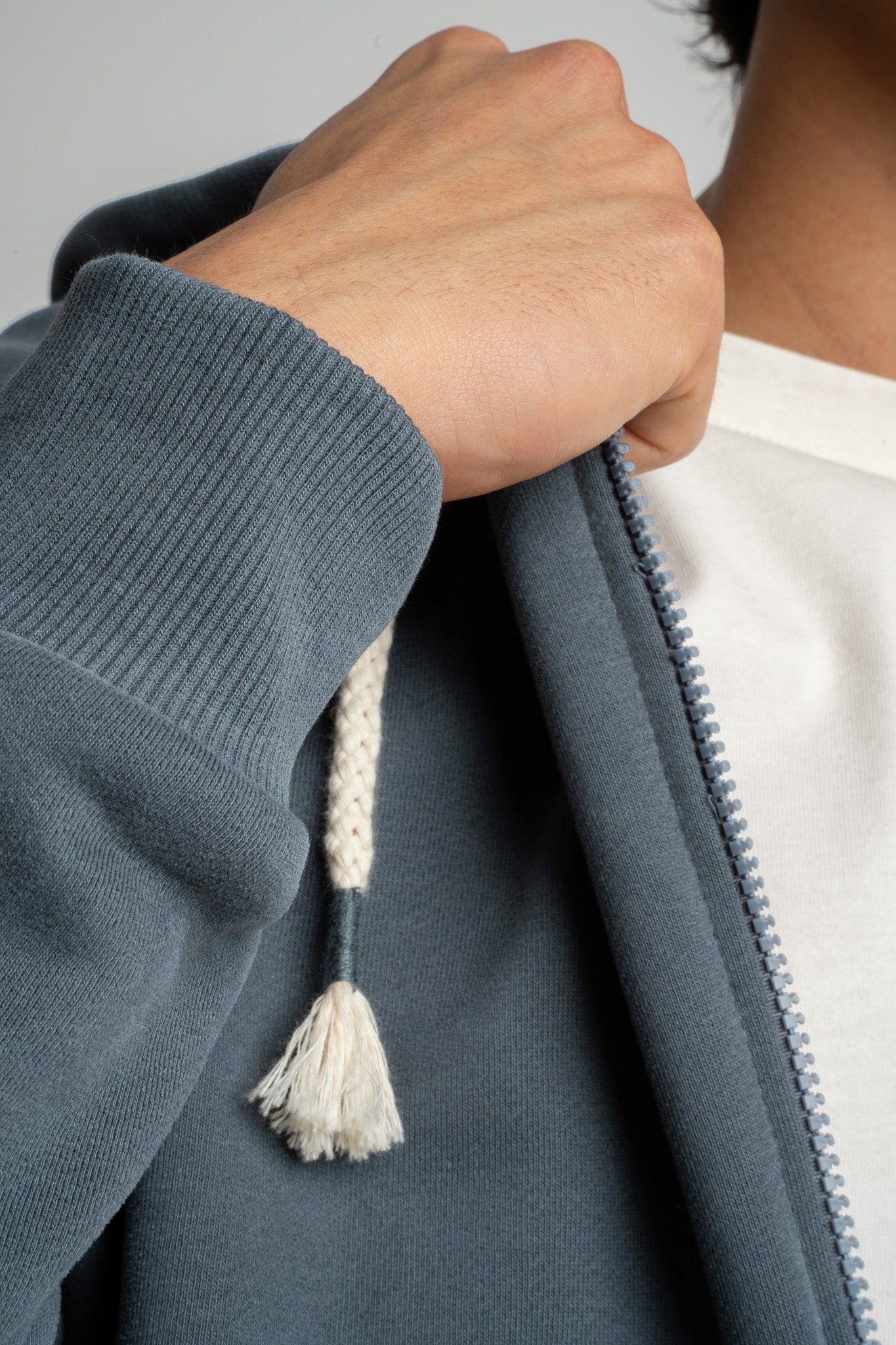 MĘSKA BLUZA Z KAPTUREM 2nd DROP GRAFITOWA - NASSAU