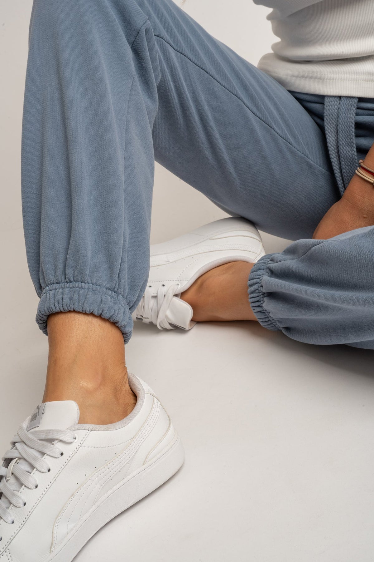 SPODNIE DRESOWE REGULAR FIT Z EFEKTEM WASHED NIEBIESKIE - LAHTI