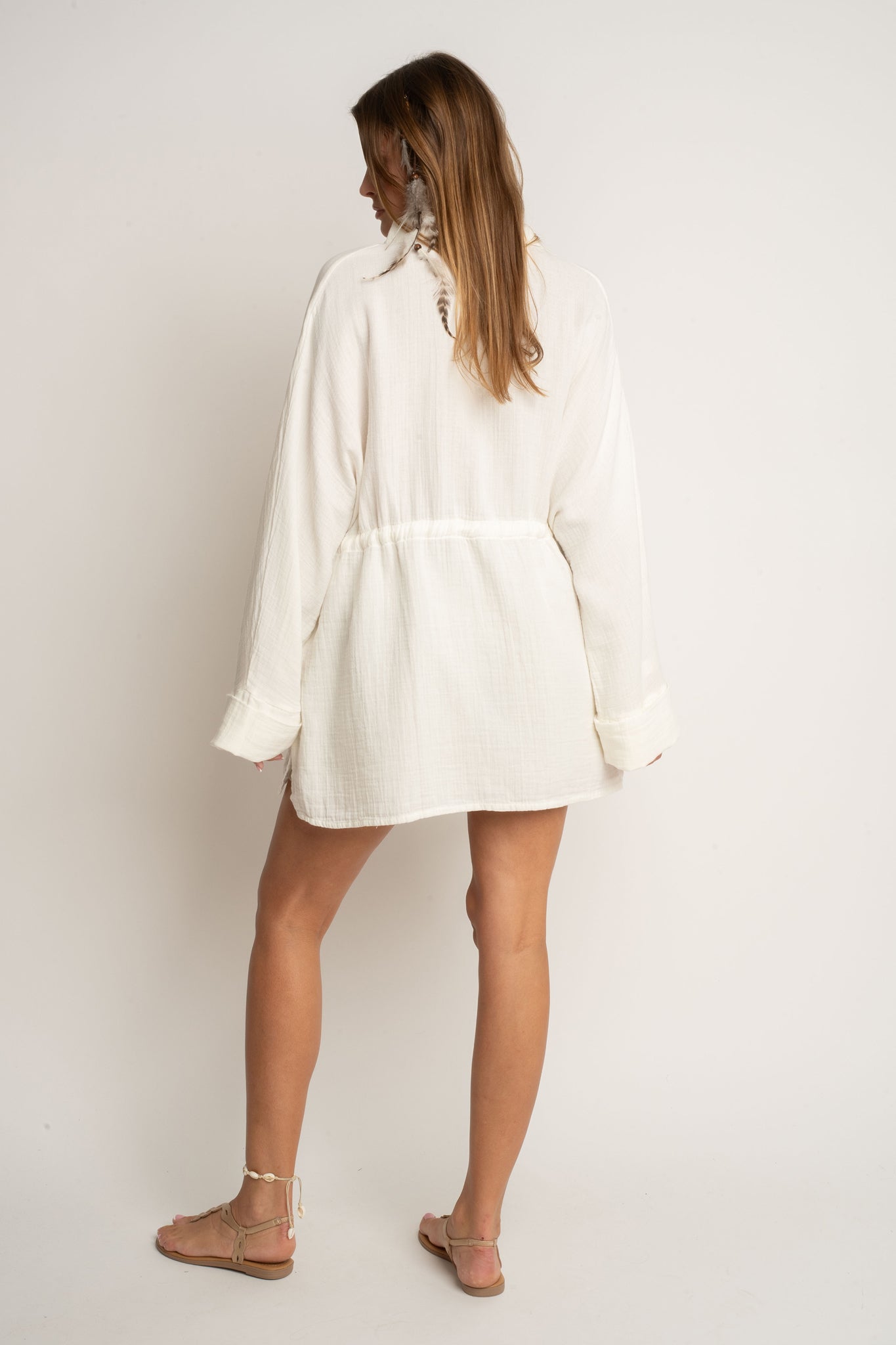 DAMSKA KOSZULA MUSLINOWA ZE SZNURKIEM ECRU - AGLAJA