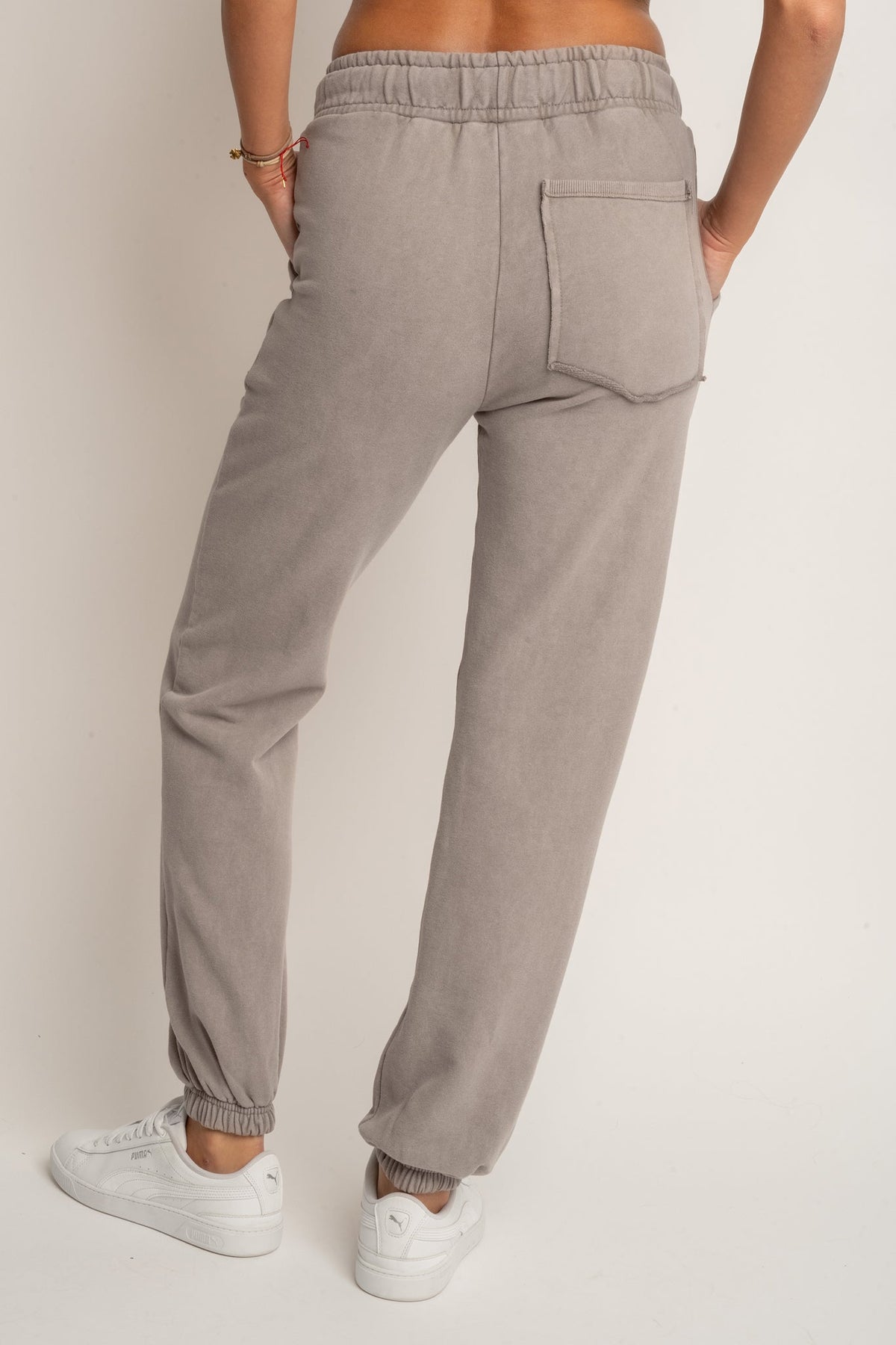 REGULAR FIT WASHED MOCCA SWEATPANTS - LAHTI