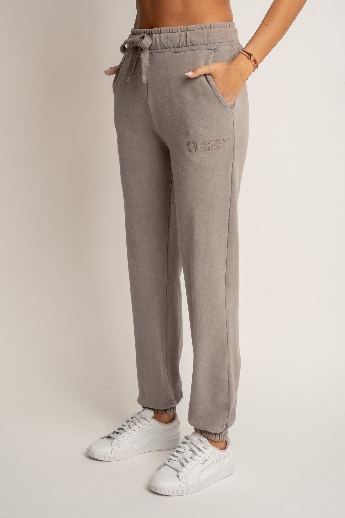 REGULAR FIT WASHED MOCCA SWEATPANTS - LAHTI